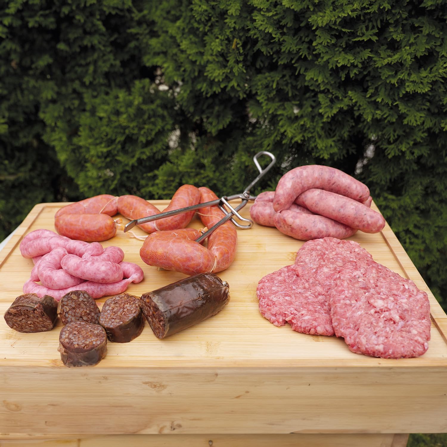 EMBUTIDOS LA PEPITA Pack Barbacoa Clásico (4 pax) 4 Hamburguesas mixta (vacuno/cerdo), 6 Chorizos Criollos, 1 Morcilla arroz, 8 Chorizos Rojos, 8 Salchichas Blancas Cerdo
