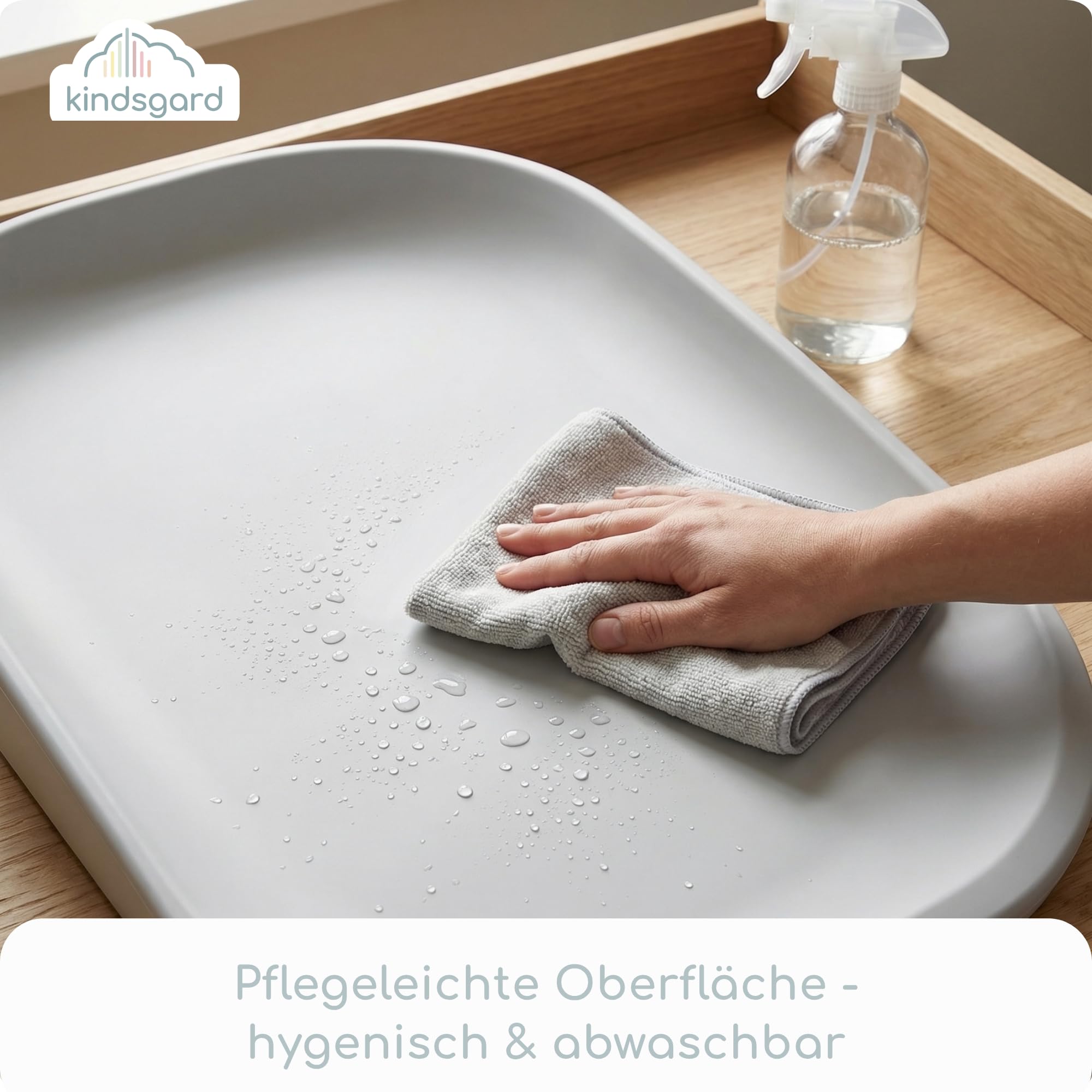 kindsgard Wickelauflage – Weiche Wickelmatte aus PU mit erhöhtem Rand – Abwaschbar, Hygienisch, Schadstofffrei – 68,5 x 48 cm – Für Wickeltisch, Kommode, Waschmaschine oder Boden (Grau)