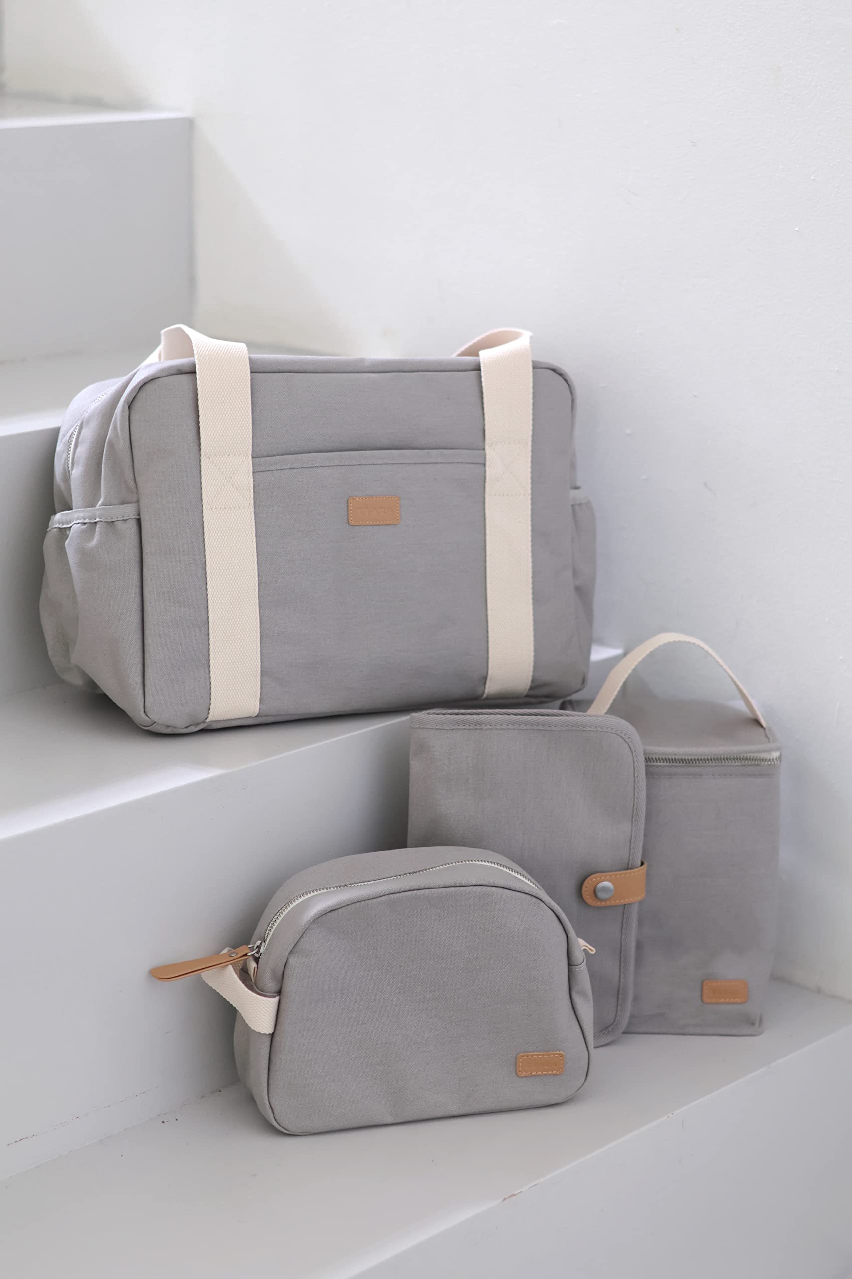 BÉABA, Trousse de toilette Bebe, Trousse de Soin bebe, Sac Geneve, Tissu Impermeable, 2 poches intérieures, 100% Coton, Gris Perle