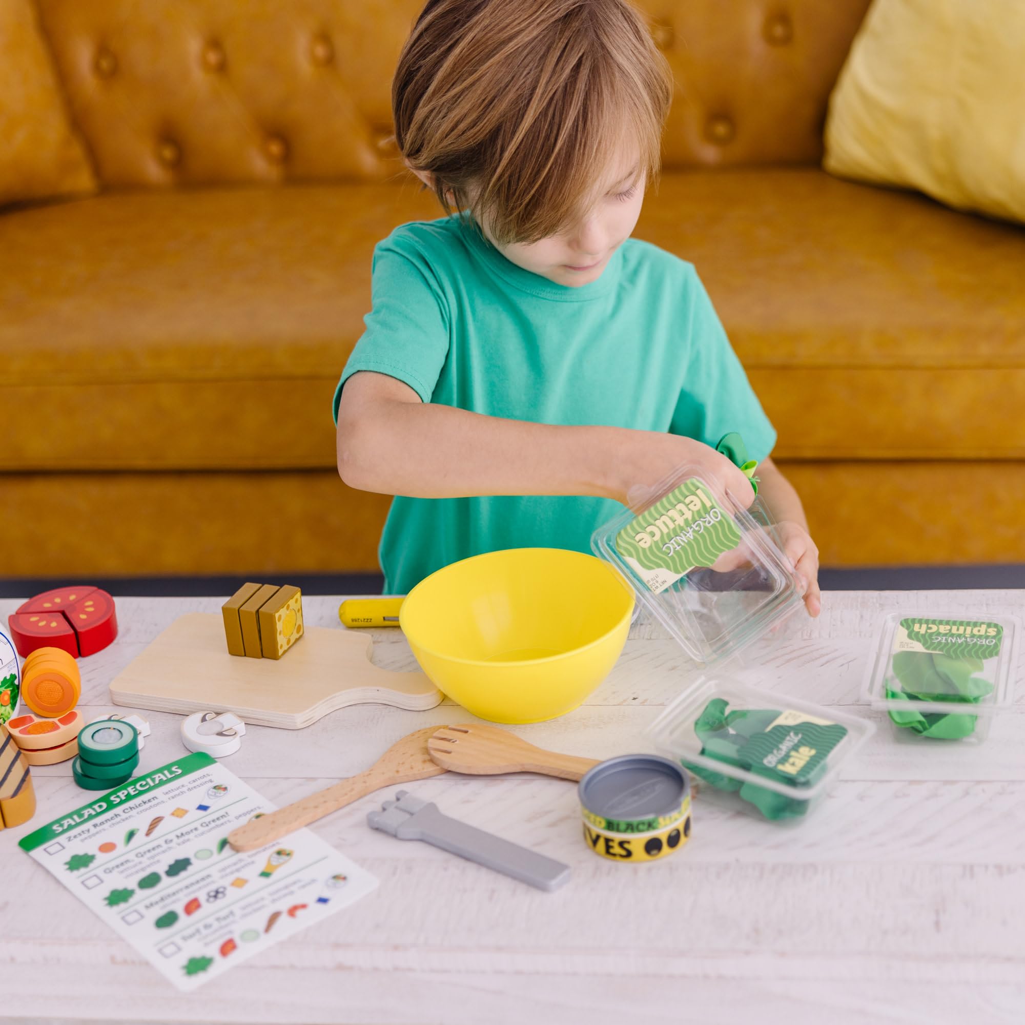 Melissa & Doug Insalata Set da Gioco, Giocattoli in Legno, Gioco di Cibo in Legno, Gioco di Ruolo, Gioco Educativo Montessori, Regalo per Bambini e Bambine di 3+ Anni