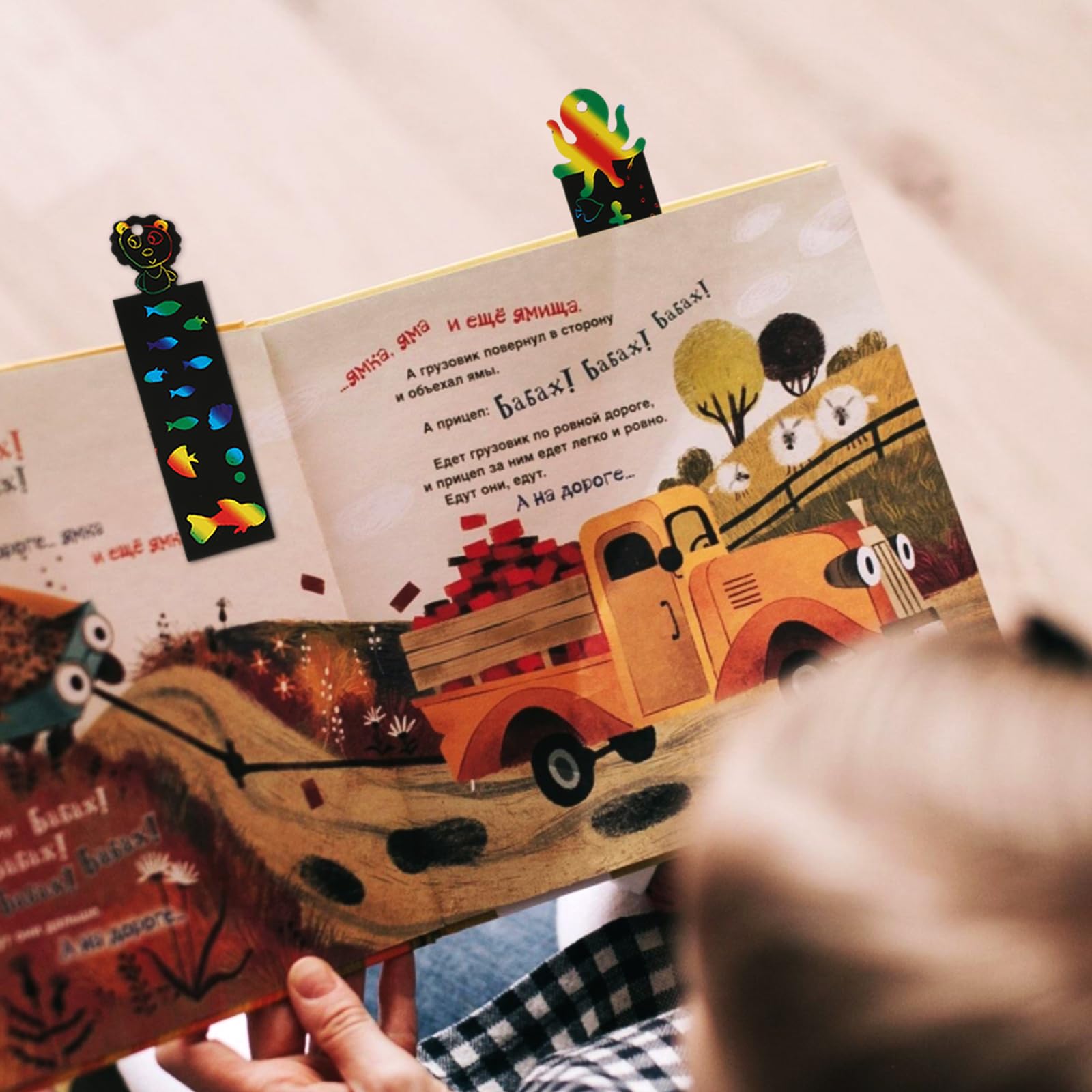 Lot de 48 Images à gratter pour Enfants avec Marque-Pages d'animaux, Stylos en Bois et Rubans - Papier à gratter créatif