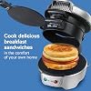 Hamilton Beach Sandwichera para Desayuno con Anillo para Huevo, Personaliza Ingredientes, Perfecta para Muffins Ingleses, Croissants, Mini Waffles, Regalo Perfecto, Plateada (25475) 3