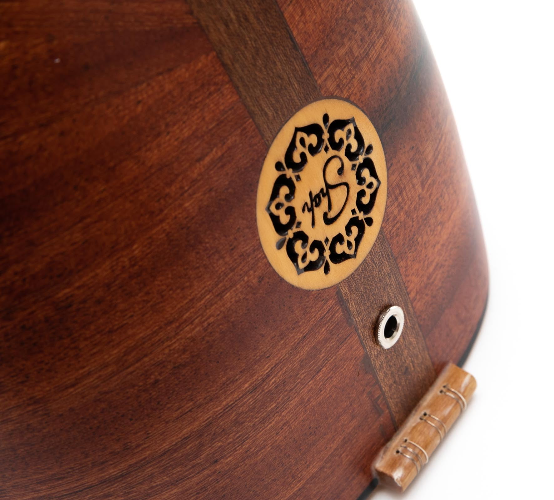 Türkischer Saz mit langem Hals aus Mahagoniholz mit Palisander-Heringen und integriertem Tonabnehmer mit weichem Etui, Saitensatz und Plektren im Lieferumfang enthalten