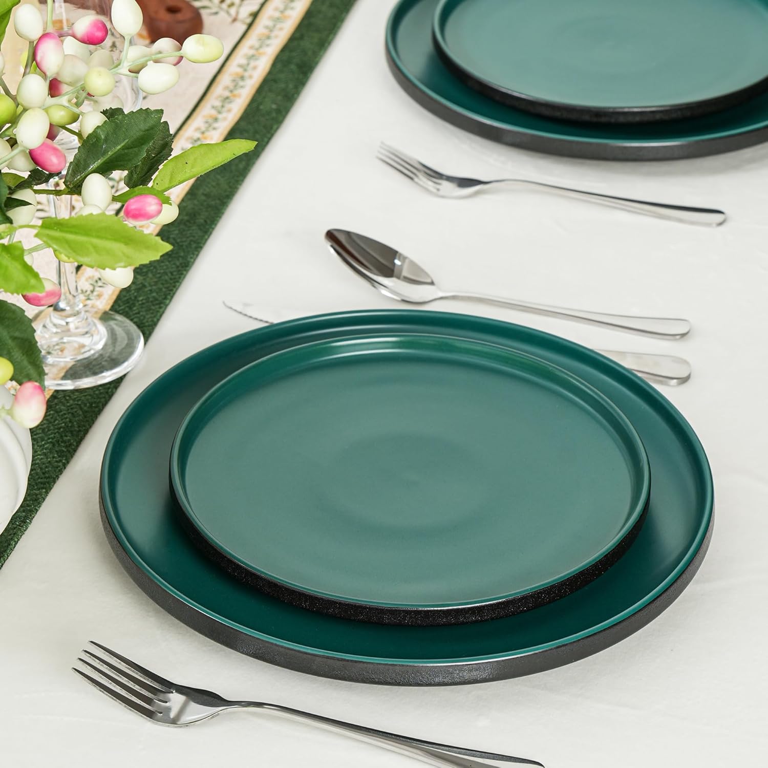 Salad & Dessert Plates, 8 Inch Small Dinner Plates Sets for 4, Dishwasher & Microwave Safe, Porcelain Dinner Dishes for Cake, Fruits, Waffle, Pasta, Salad, Modern Green