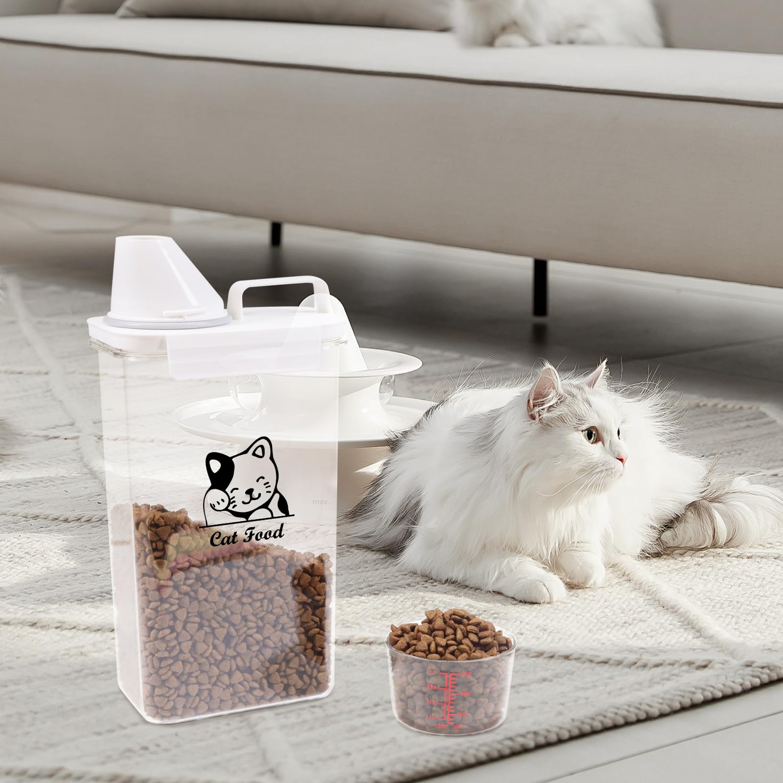 Geyecete - Contenedor de comida para gatos, 2,5 L, contenedor de croquetas de plástico transparente, caja hermética con taza medidora, portátil para viajes, libre de BPA