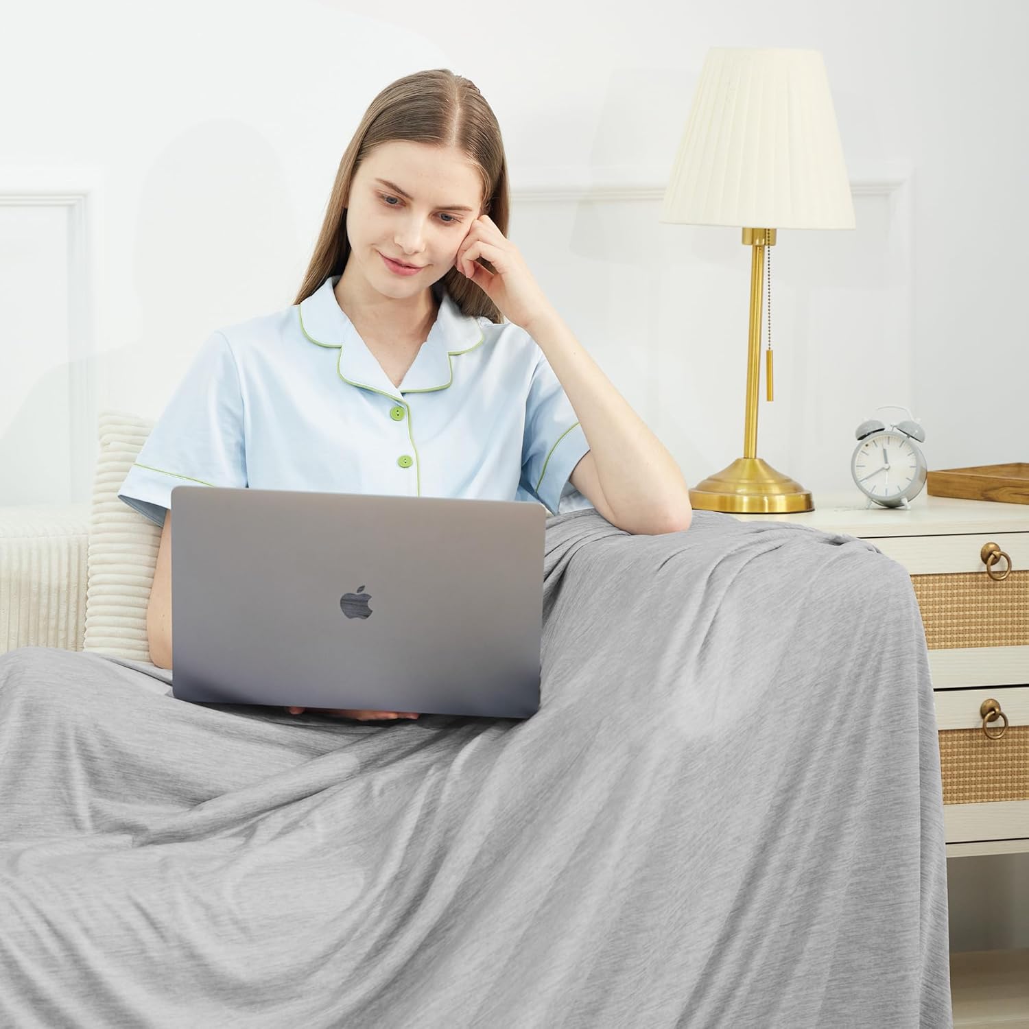 HYLEORY Cooling Blankets for Hot Sleepers, Cool Summer Blanket Keep Body Cool for Night Sweats Double Sided Lightweight Breathable Blanket for Bed Couch Sofa, King (108"x90"), Grey - Image 4