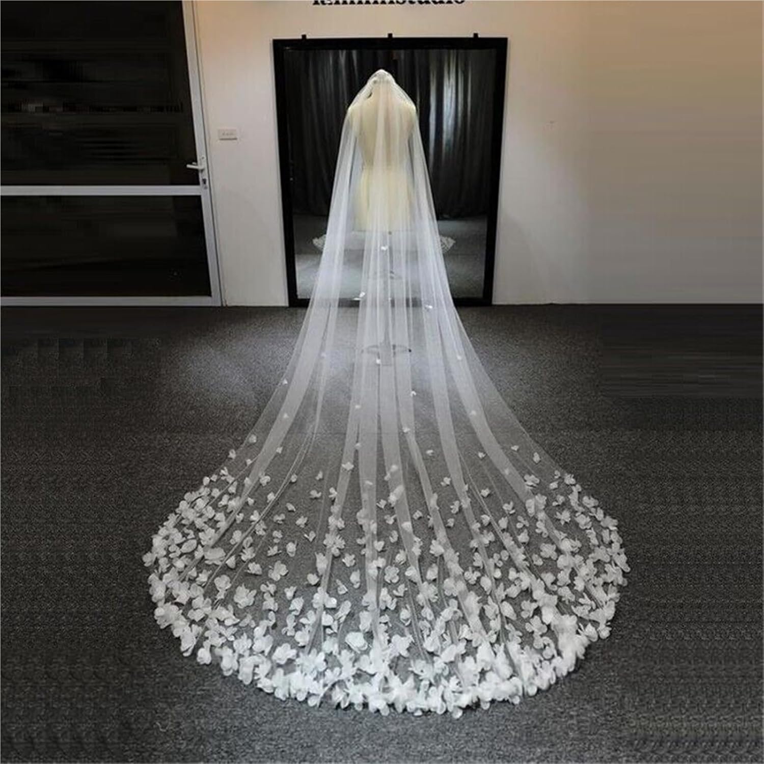 Elegant Cathedral Bridal Veil with Floral Appliqués - 1-Layer Long Tulle Wedding Veil with Comb Girls
