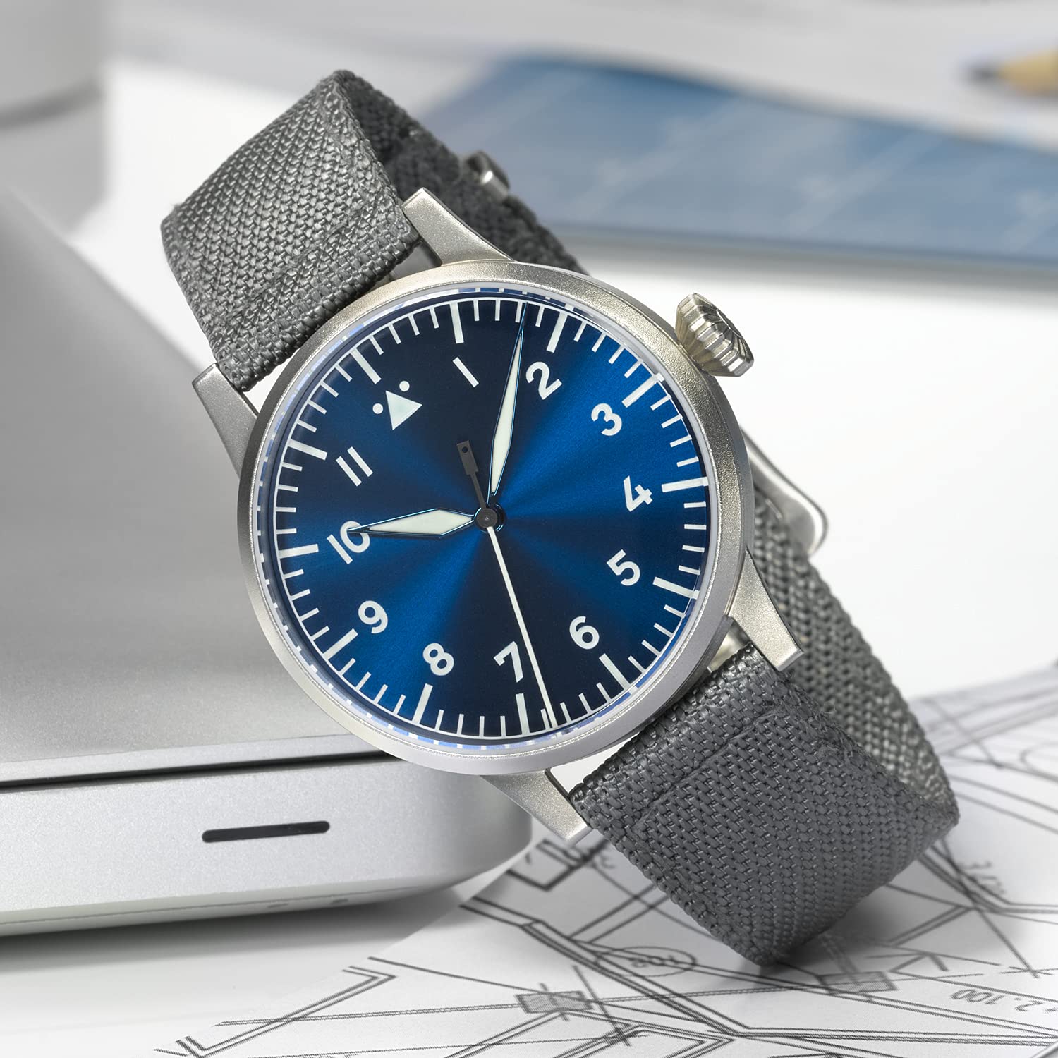 Laco Fliegeruhr Memmingen Blaue Stunde, Armbanduhr, graues Nylonband, Saphirglas, Ø 42 mm, ETA 2801.2 (Elaboré) Handaufzug, inkl. Etui - 862083