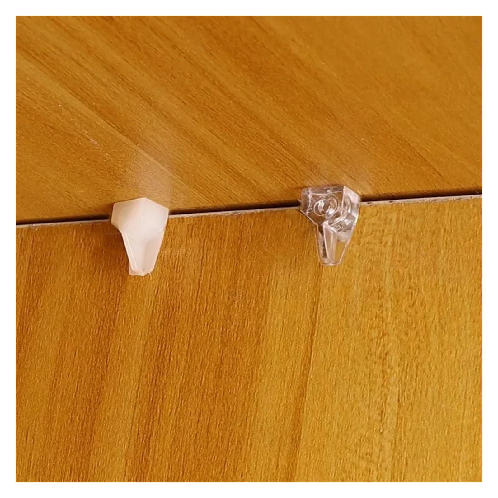 Stalowe i plastikowe kołki podtrzymujące półki
