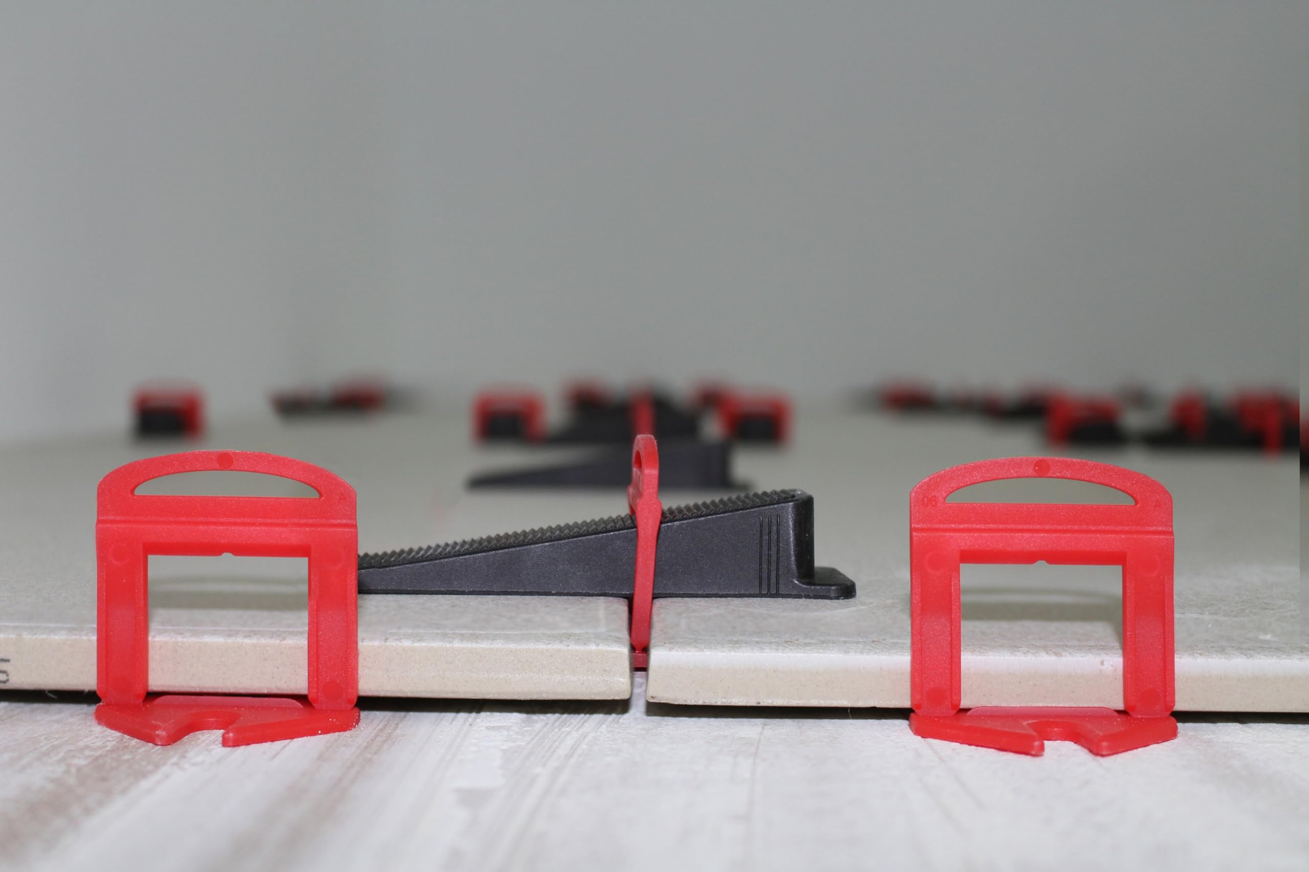 RUBI | Bride de Nivellement pour Carreaux | Bride de 2 mm pour Carreaux de 3 à 12 mm | Pour les formats de 30 x 30 cm | 400 unités | DELTA LEVEL SYSTEM Système de Nivellement