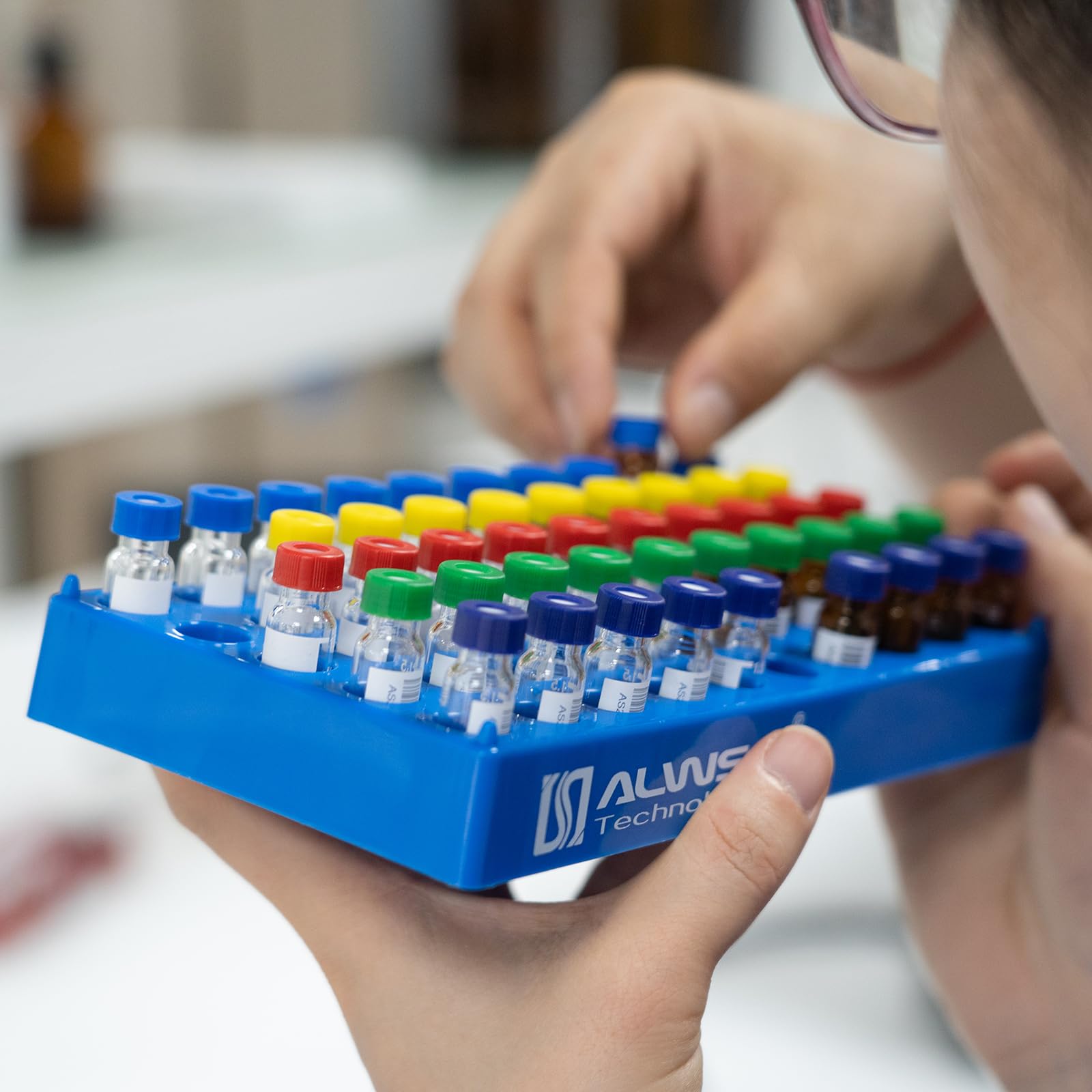 ALWSCI 2mL Contenitori Portafiale, Vassoio per Fiale Autocampionate con 50 Scomparti, Impilabile, per Fiale da 1,5 mL-2 mL, per Provette da Centrifuga