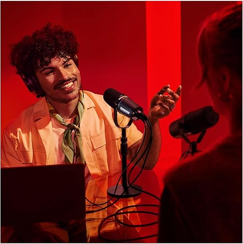 Vista 22 de Shure Micrófono dinámico MV7+ para podcast, certificado OBS, audio mejorado, panel LED, salidas USB-C y XLR, modo de nivel automático, filtro