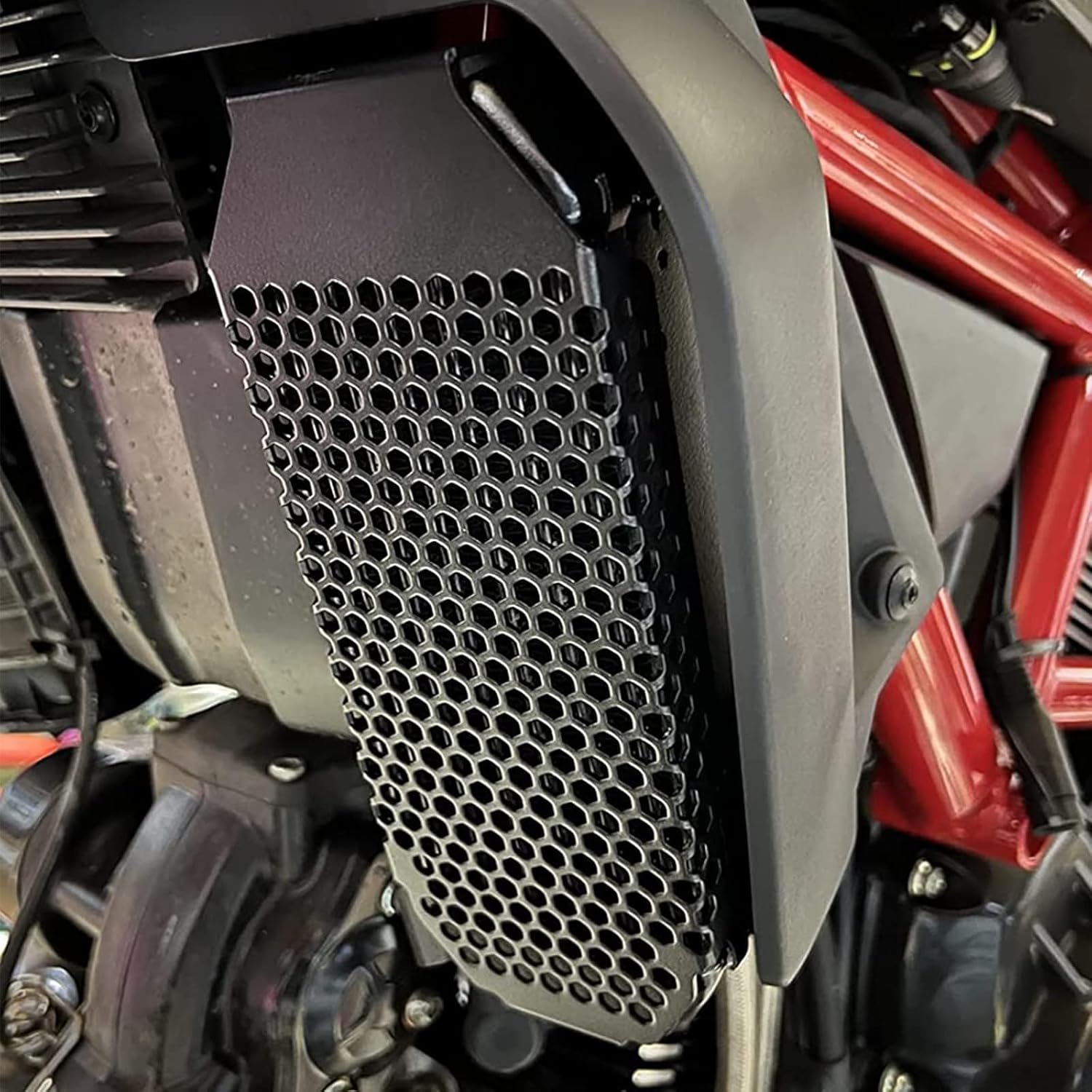 Motorcycle Aluminium Alloy Oil Cooler Guard Compatible with Scrambler Icon 2015-2020 Scrambler Classic 2015-2020 Scrambler Urban Enduro 2015 2016 Scrambler Cafe Racer 2017-2020