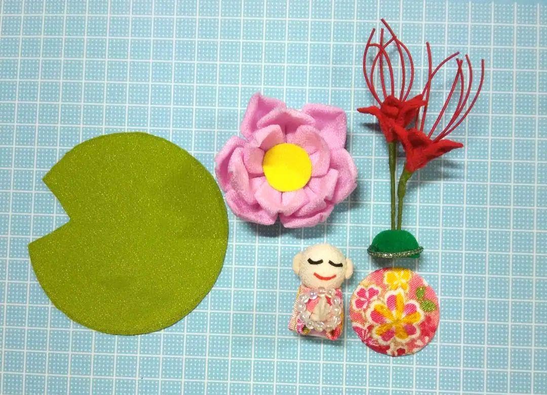 Amazon.co.jp: つまみ細工 蓮の花とお地蔵様 曼珠沙華飾り ミニ ②