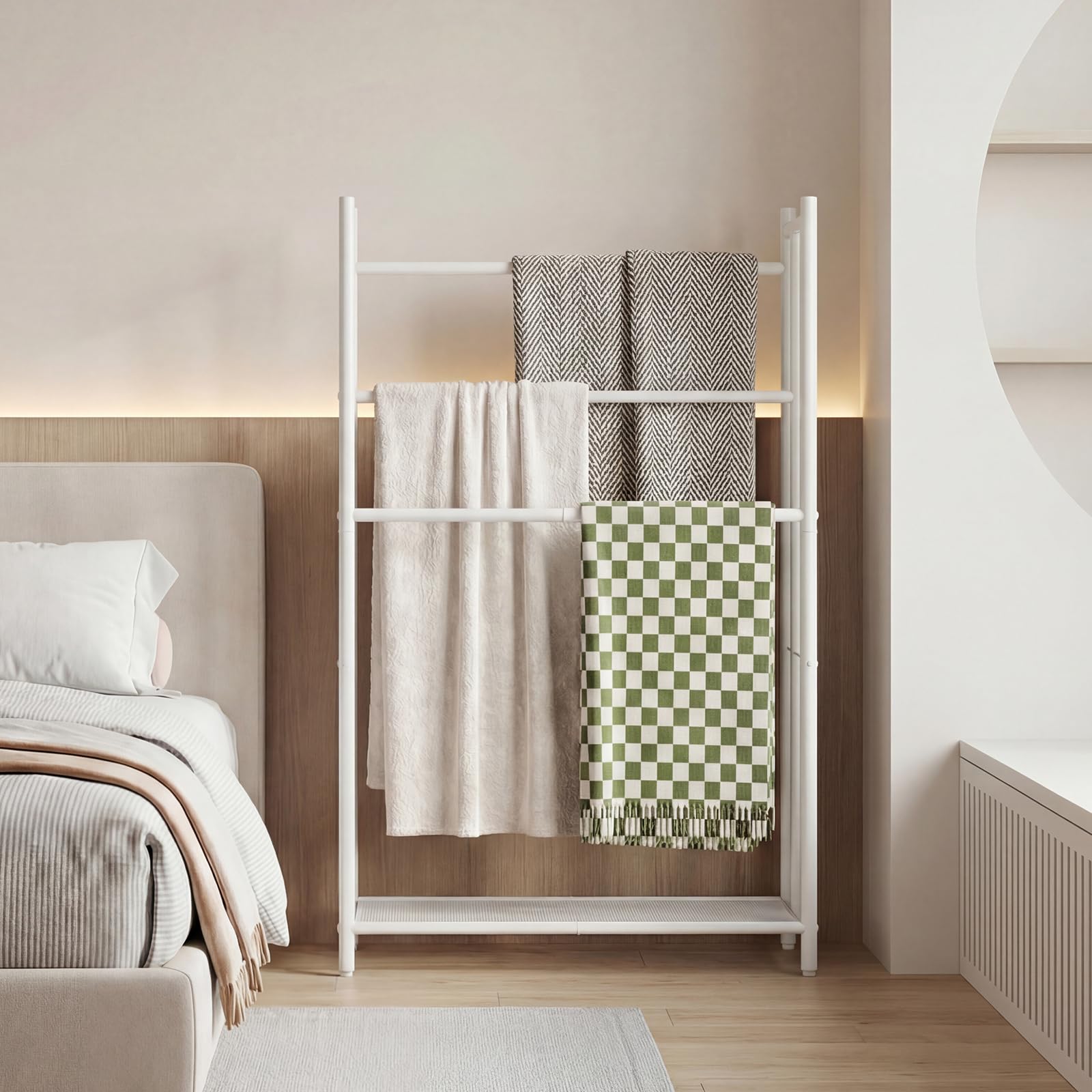 HOOBRO Toallero de Baño, Toallero en Escalera de 3 Niveles, Patas Ajustables y Estante de Malla, Estantería Multiusos, para Baño, Dormitorio y Sala, Blanco EWT09LB01