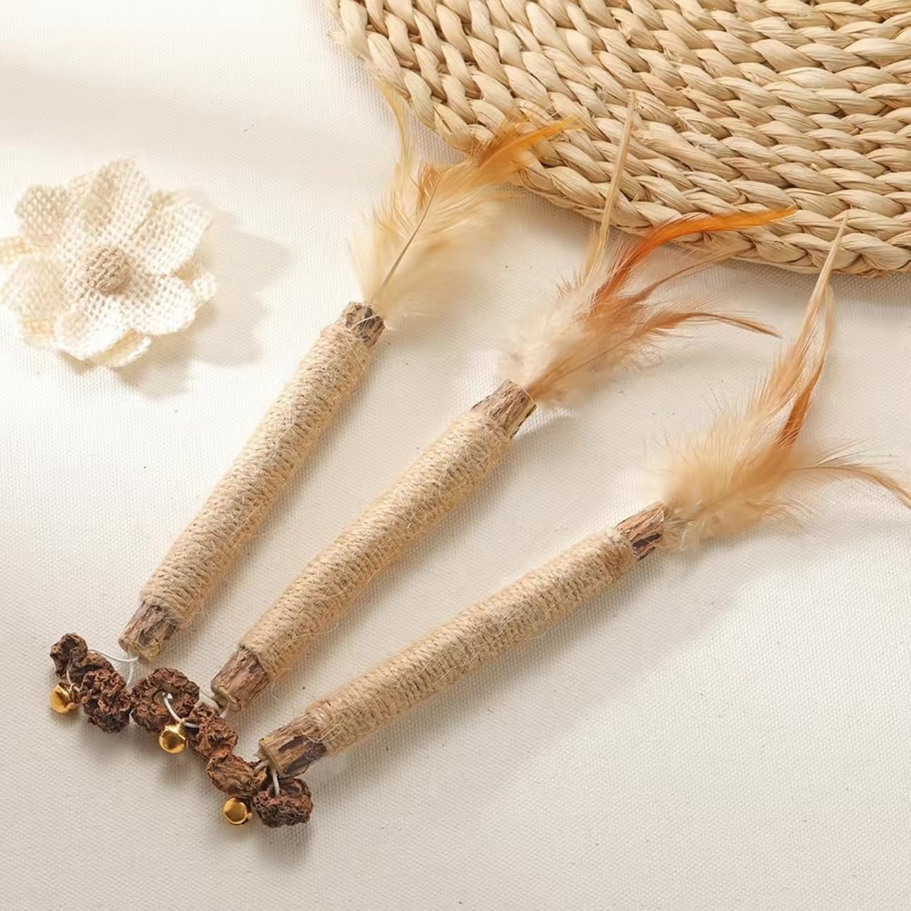 LOVELY CAVES Cat Chew Toy Feather Sivervine Sticks with Bell, Cat Chew Natural Sticks Teeth Cleaning, Matatabi Cat Treat, Gall Ball Cat Toy (3 Pack)