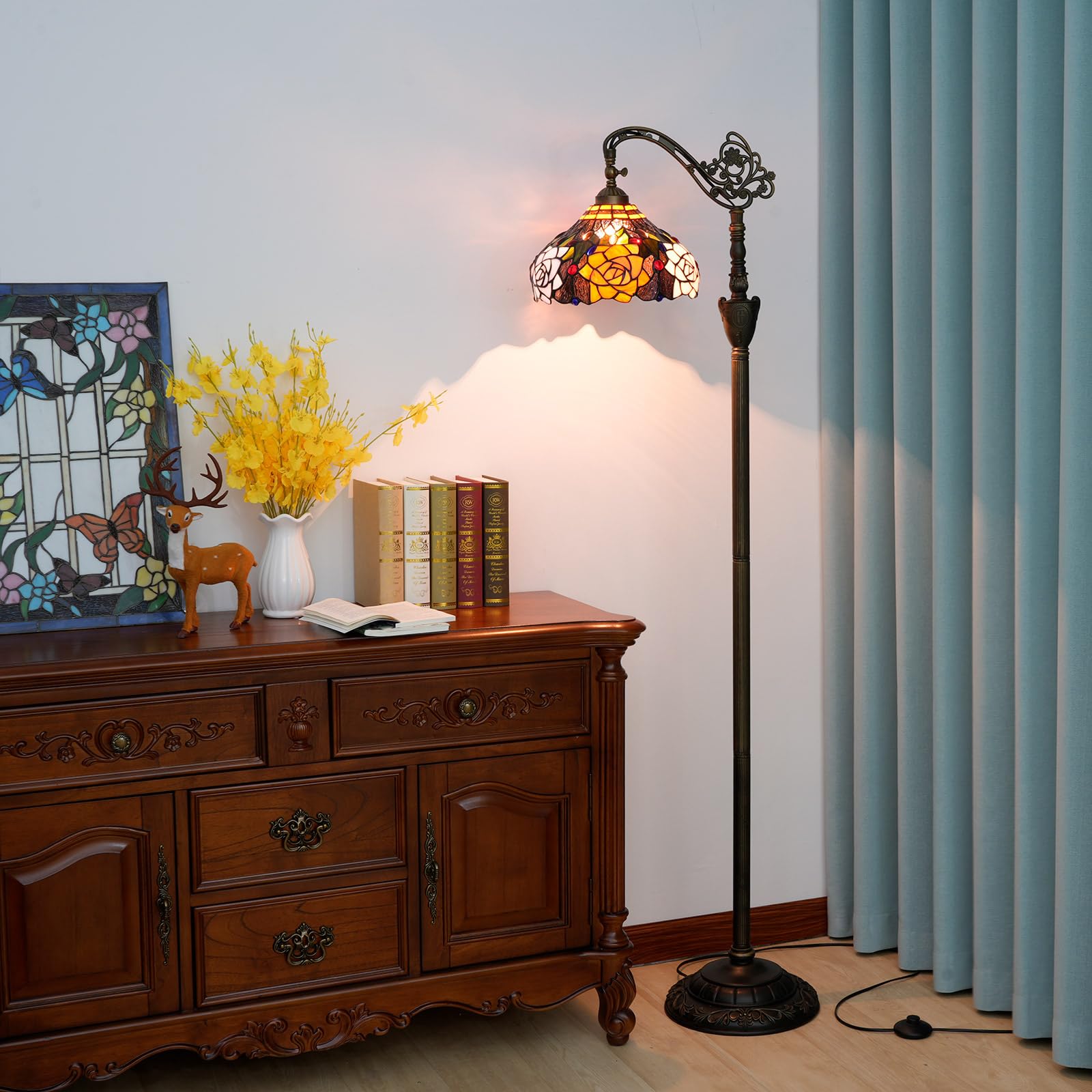 Lampa podłogowa Tiffany Vintage Stojąca lampa w stylu różanych kwiatów Witrażowa lampa podłogowa Rustykalna lampa podłogowa z regulowanym kątem nachylenia do dekoracji wnętrz Salon Sypialnia