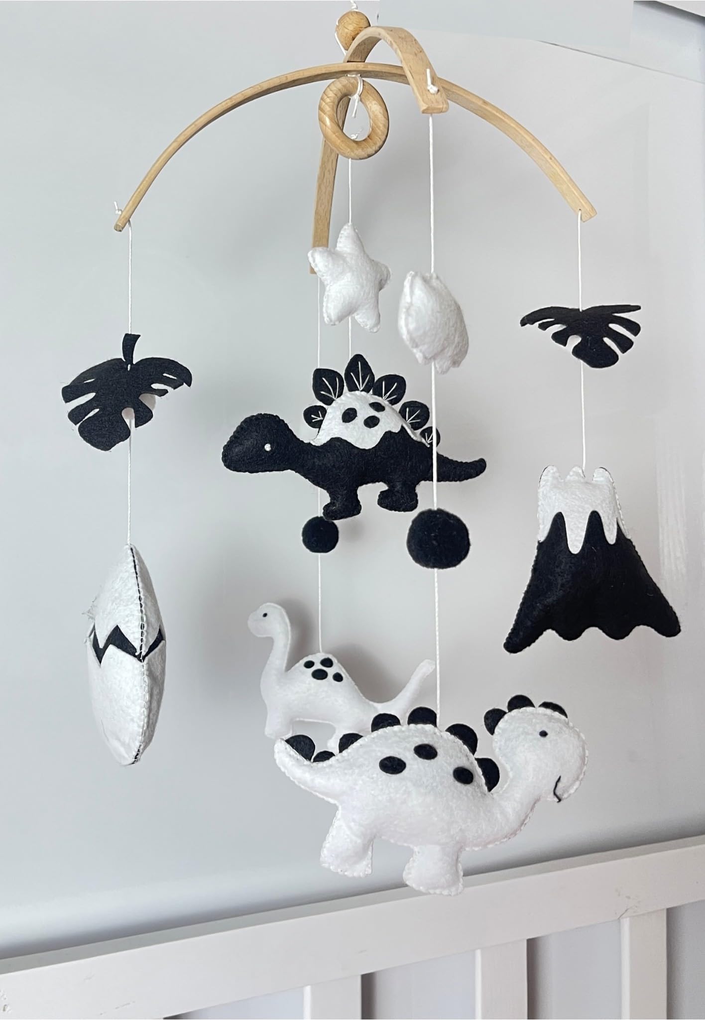 VN3BTOY Montessori Baby Mobile – Handmade Black & White Dinosaur Crib Mobile – Nursery Decor for Boys and Girls – Newborn Visual Development – Perfect Baby Shower Gift