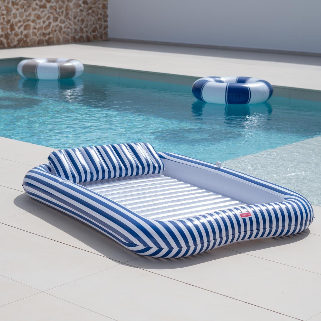 Flamingueo Materac plażowy Tanning Pool z Aspersore - duży rozmiar PCW, zdejmowana poduszka