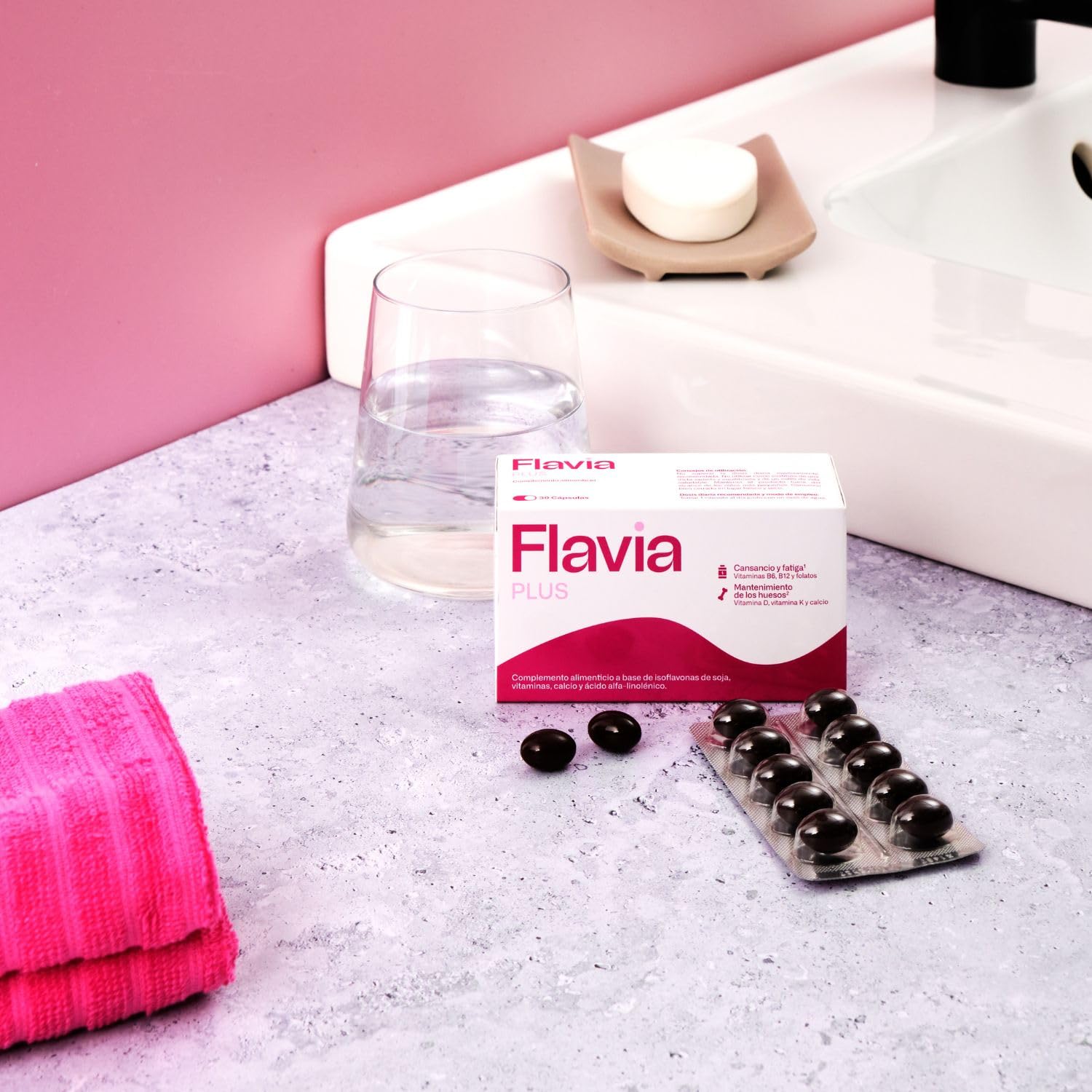 FLAVIA Plus Pack 2 x 30 Comprimidos - Alivia los Síntomas de la Menopausia, Bienestar de los Huesos, Disminuye el Cansancio, Complemento Alimenticio con Isoflavonas de Soja y Calcio