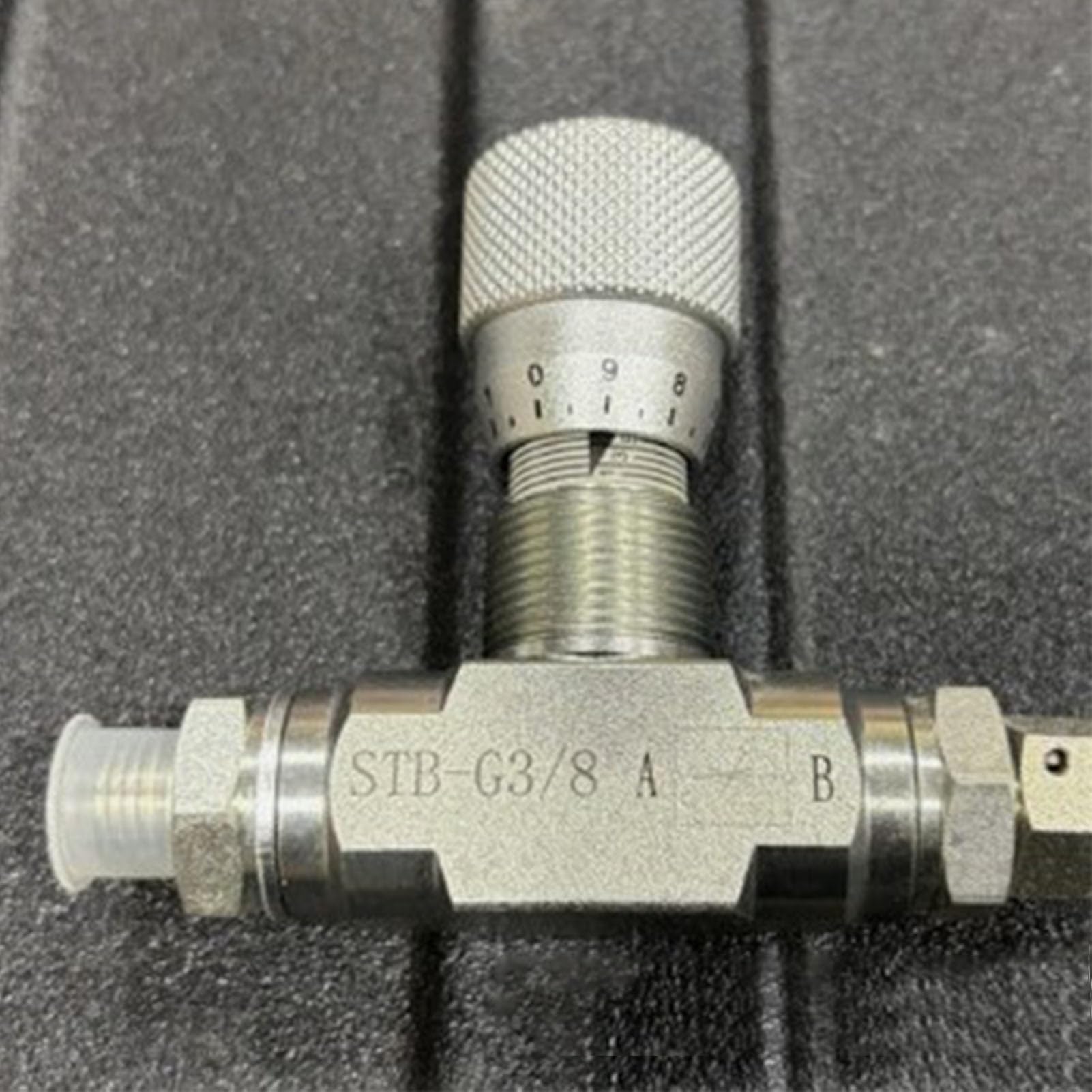 Vanne de Régulation de Débit G3/8, Limiteur de Débit Hydraulique Bidirectionnel pour Mini-pelle de 1 à 2 Tonnes, Raccord Double Voie en Acier allié