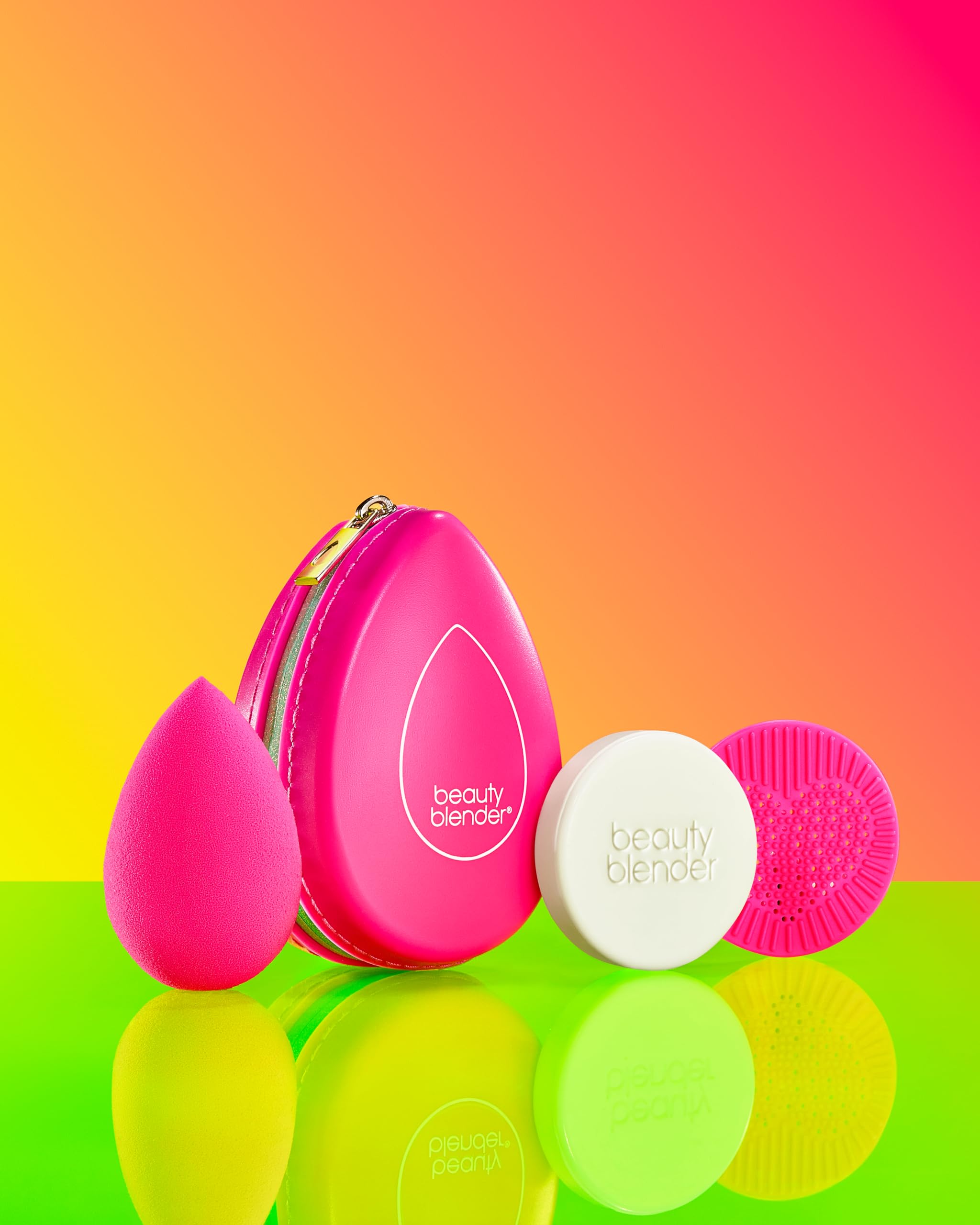 Beautyblender - Besties Iconic: esponja de maquillaje de mezcla más jabón y estera exfoliante para una aplicación precisa y mezclas perfectas
