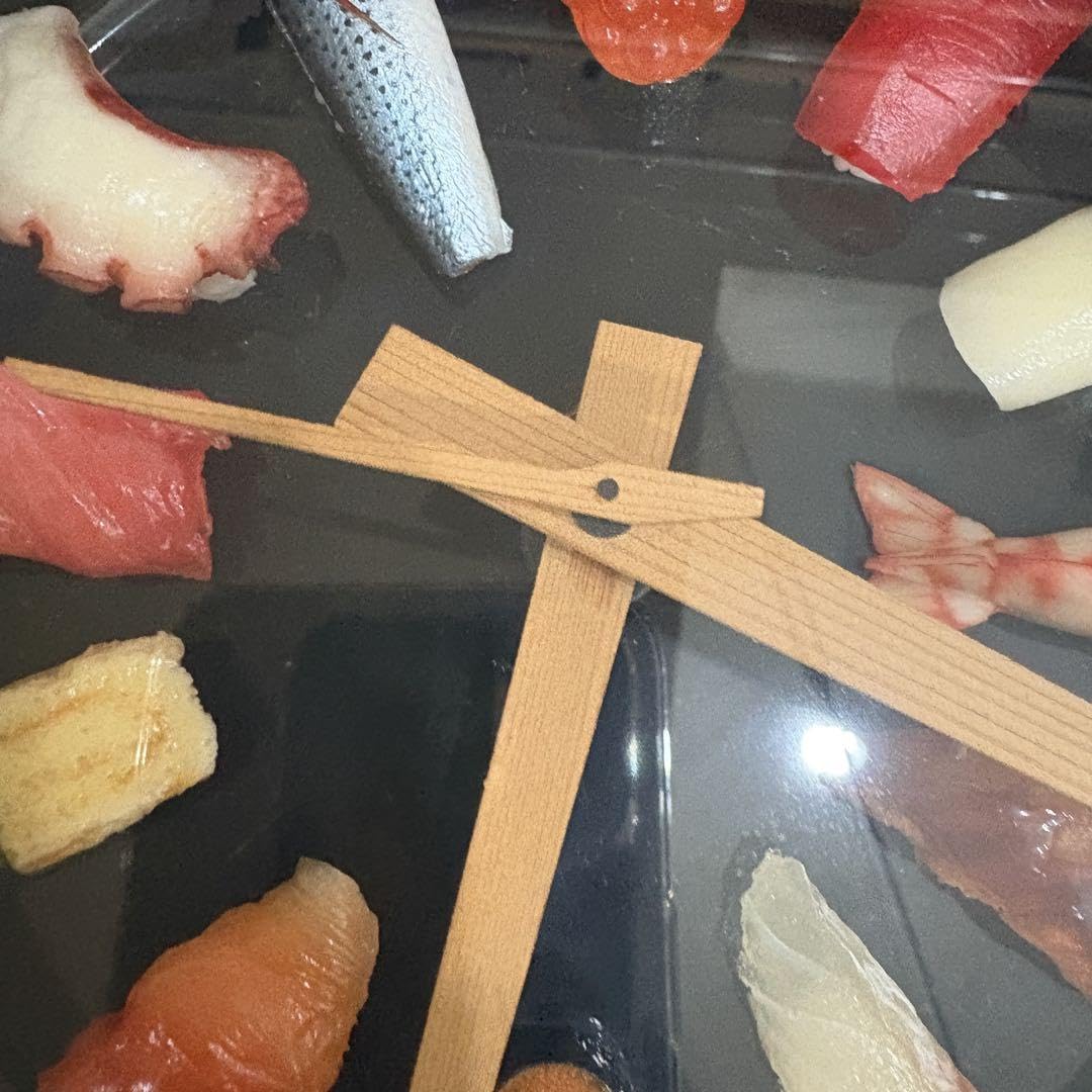 まいづる　サンプルお寿司 掛け時計 Amazon.co.jp: 寿司時計 まいづる 食品サンプル 針は割り箸と爪楊枝