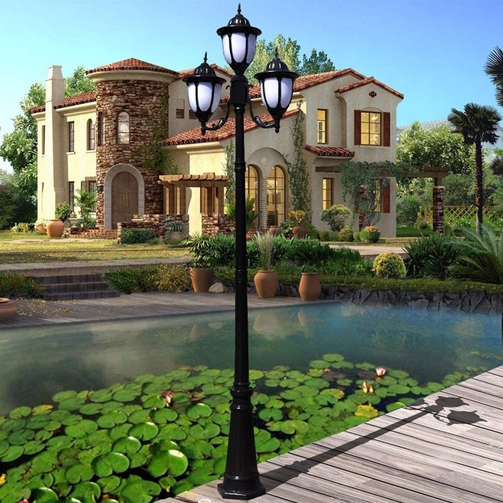 Lampadaire d'extérieur étanche pour illuminer vos soirées sur la terrasse