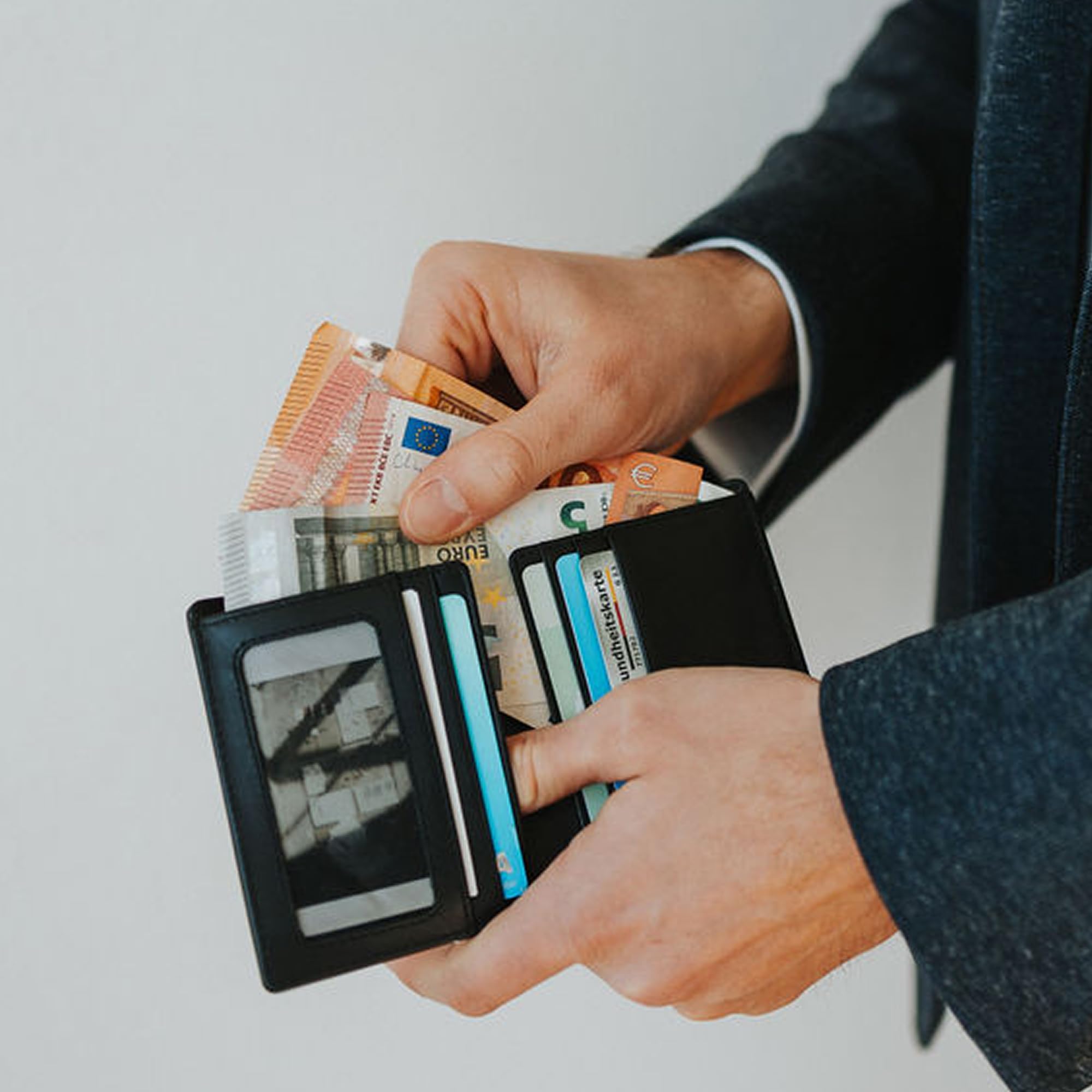 Berliner Bags Cartera Hombre de Piel Enzo, Billetera con Tarjetero Extraíble, Protección RFID y Compartimentos para Documentos - Negro