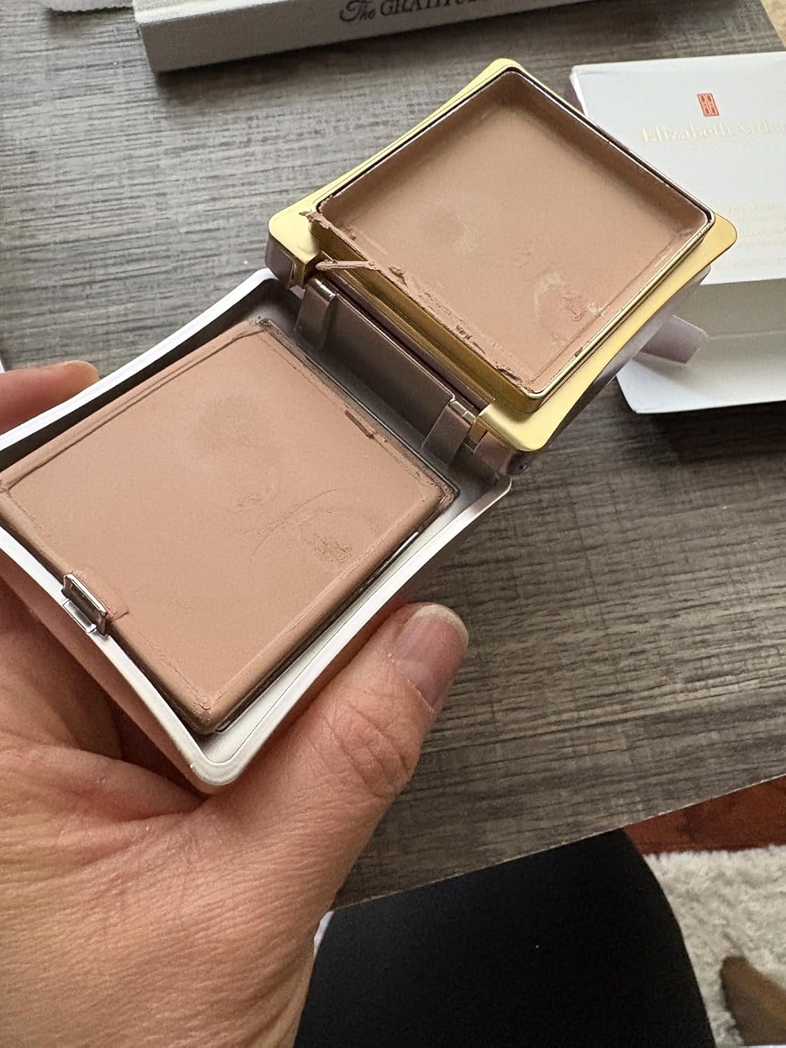Revlon Consumer Products Corp. Elizabeth Arden Flawless Finish Sponge-On Cream Foundation Makeup, Medium-to-Full Coverage, Includes Compact & Applicator