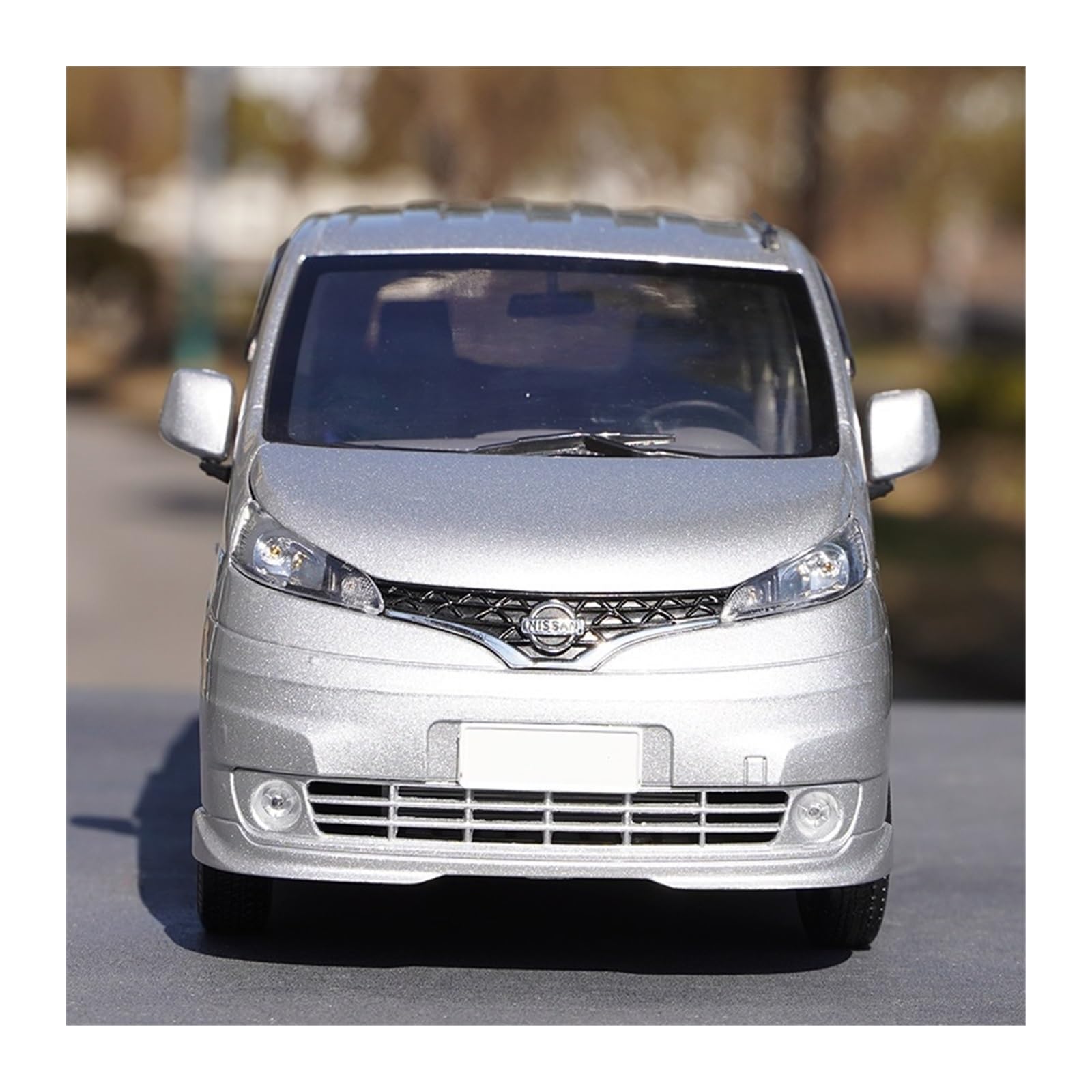 希少 1/18 日産 NV200 バネット ミニカー 希少 1/18 日産 NV200