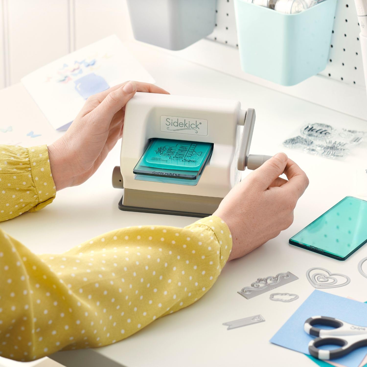 Sizzix Sidekick Starter Kit 661770, tragbare manuelle Stanz- und Prägemaschine für Kunst und Handwerk, Scrapbooking und Kartenherstellung, 6,35 cm Öffnung, Weiß