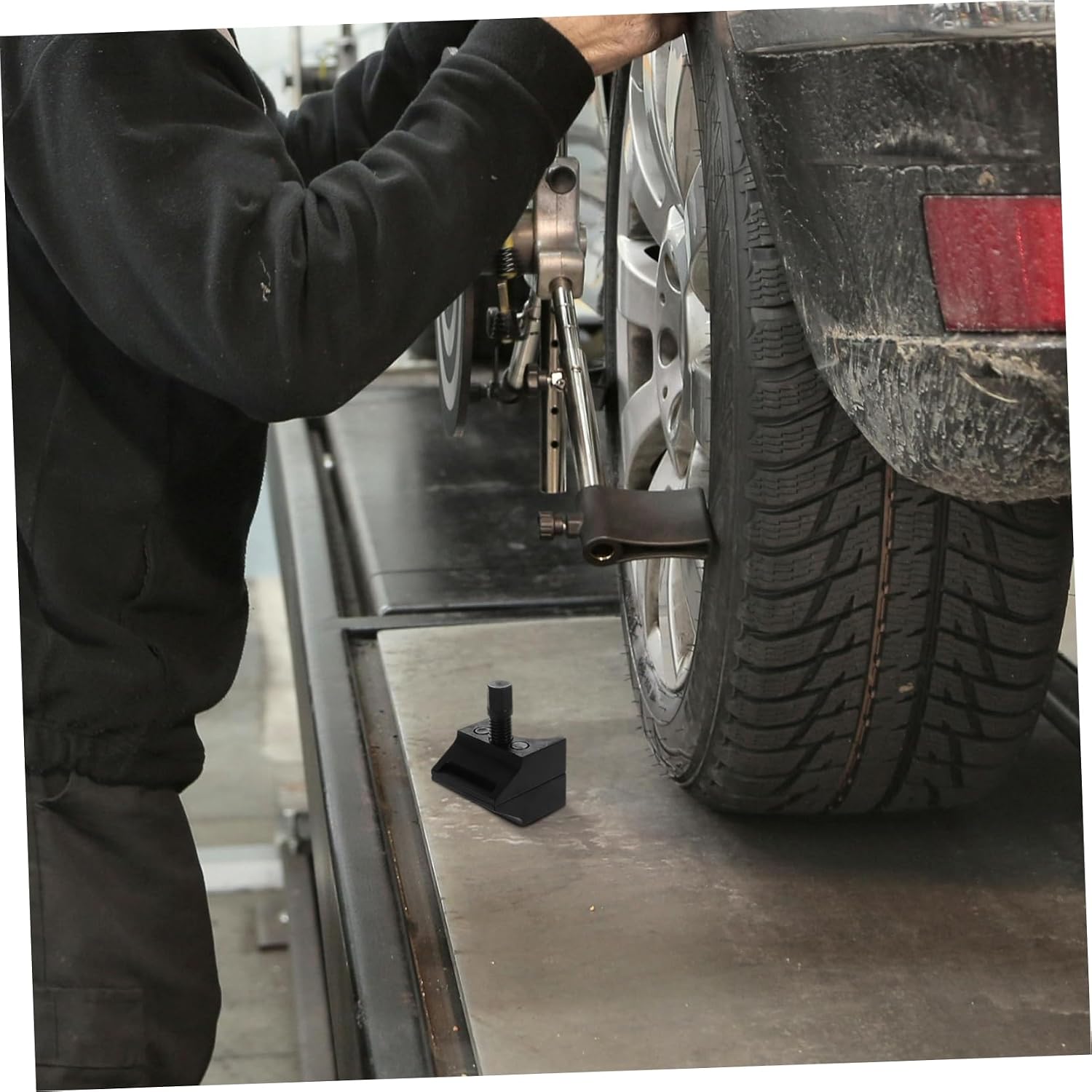 Car Suspension Strut Tool Double-Ended Hub Steering Spreader for Efficient Suspension Component Separation Ergonomic Design for Easy