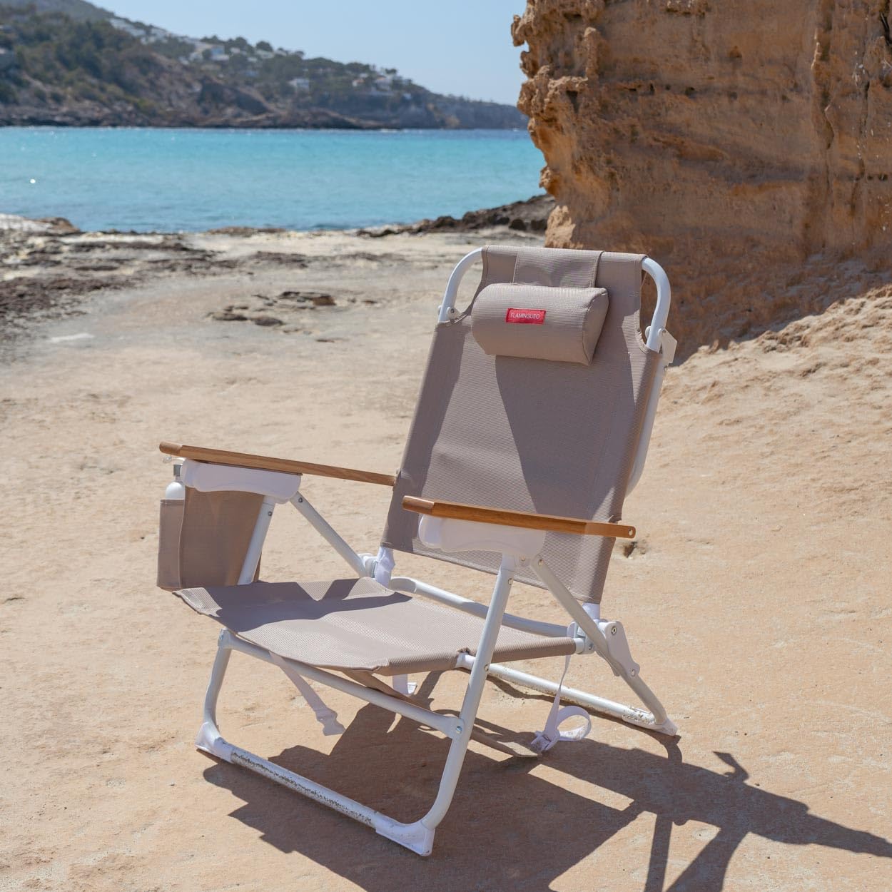 Flamingueo Silla Playa Plegable - Reclinable 5 Posiciones - Bolsillo Insulado Frío - Bolsillo para Móvil - Asas Mochila - Almohada Ergonómica - Aluminio y Textileno - Beige