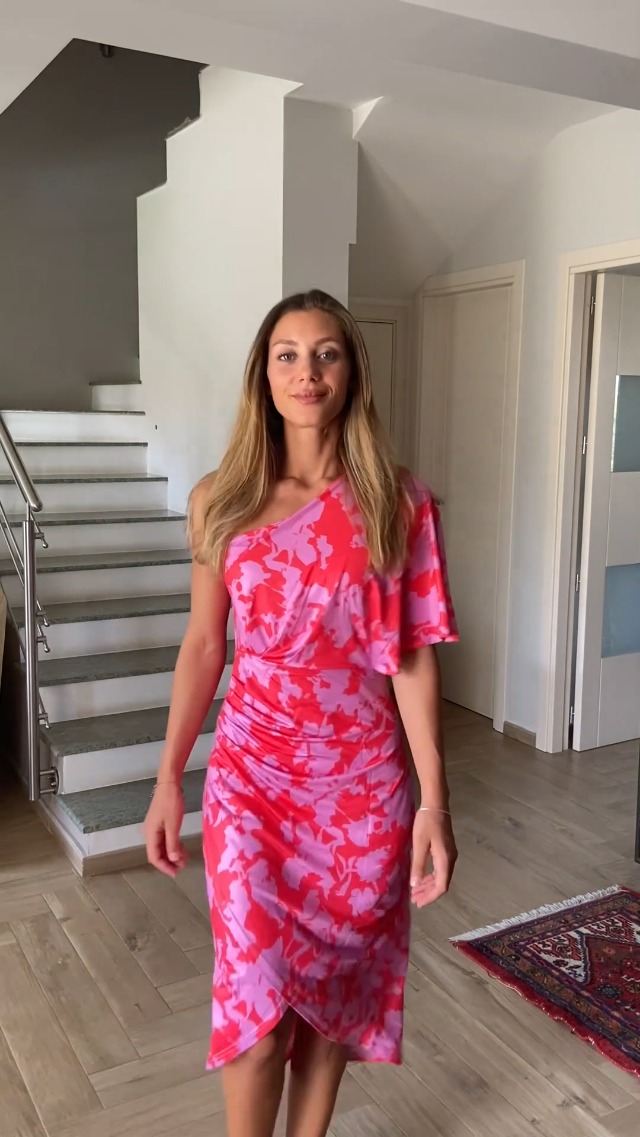 Watch Sexy dress~S fits me well on Amazon Live