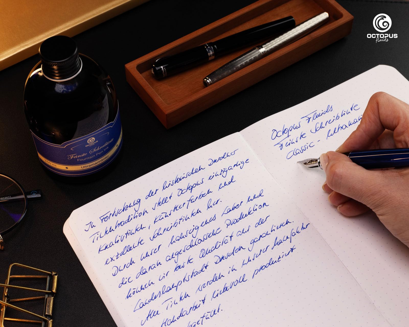 Octopus Fluids Klassik - Tinta para pluma estilográfica, color azul ultramar, set con botella de recarga de 250 ml y convertidor de tinta, tinta de escritura de alta calidad para plumas estilográficas