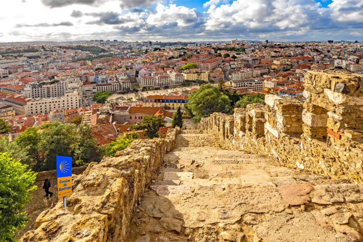 Leinwand · Startpunkt Lissabon - Vom Castelo de São Jorge hinein in das