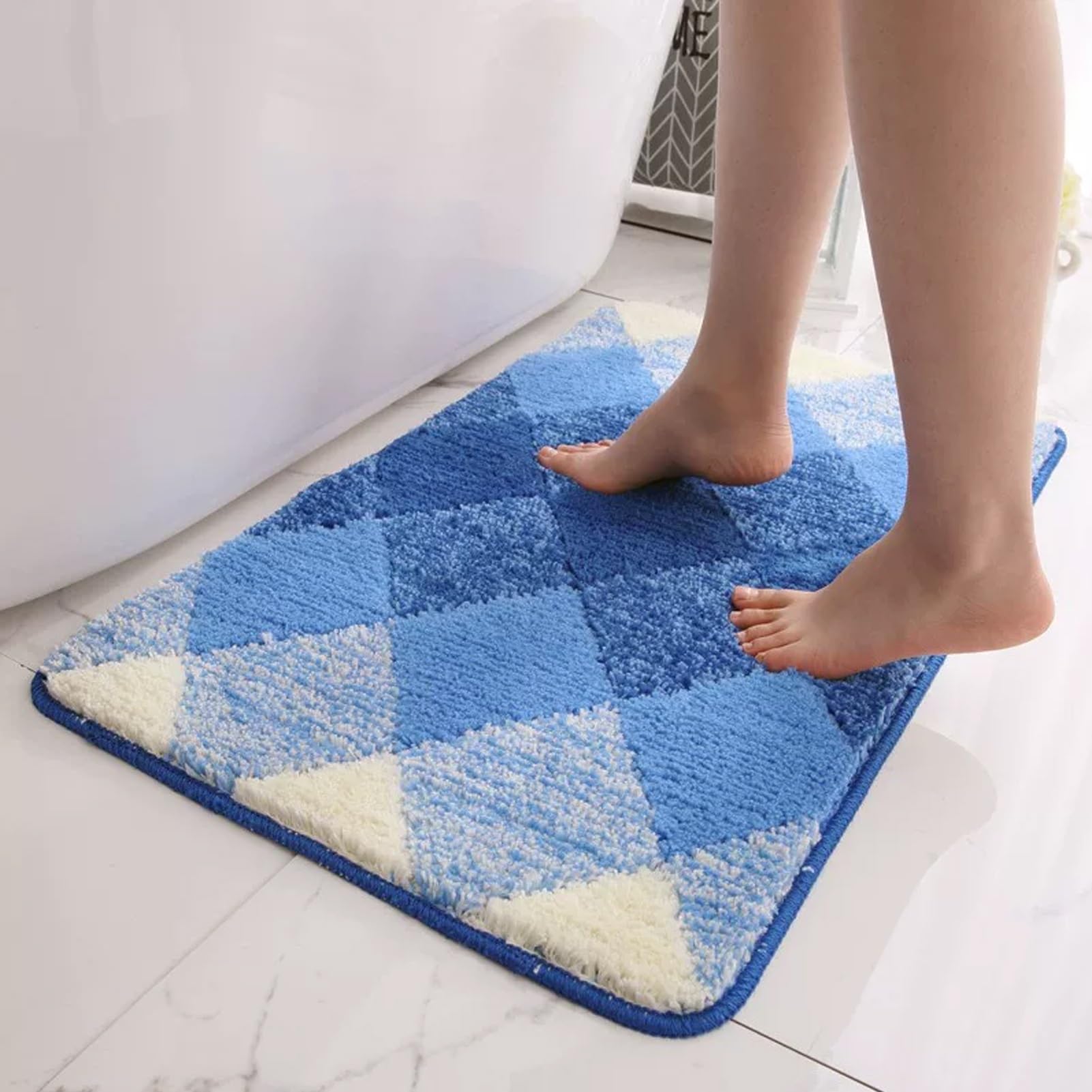 Tapis de bain bleu pour sol de douche et ambiance spa à la maison