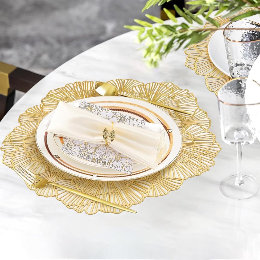 Manteles individuales redondos de vinilo dorado prensado metálico, 3 unidades, 15 pulgadas, resistentes al calor, manteles individuales huecos para decoración de boda, fiesta, cocina