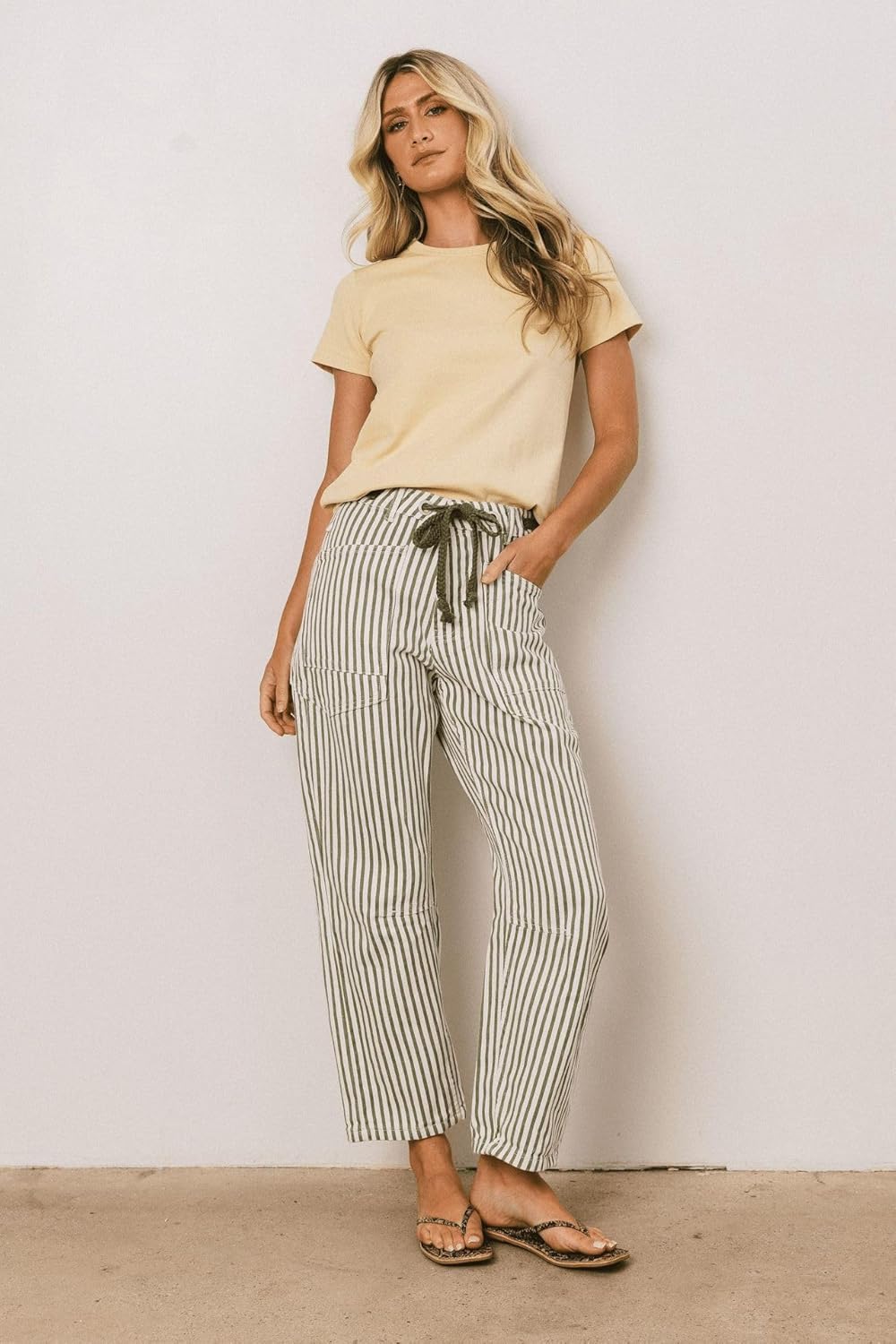 utcoco Women's Mid Rise Drawstring Barrel Jeans Y2K Patchwork Casual Cargo Pocket Wide Leg Pants