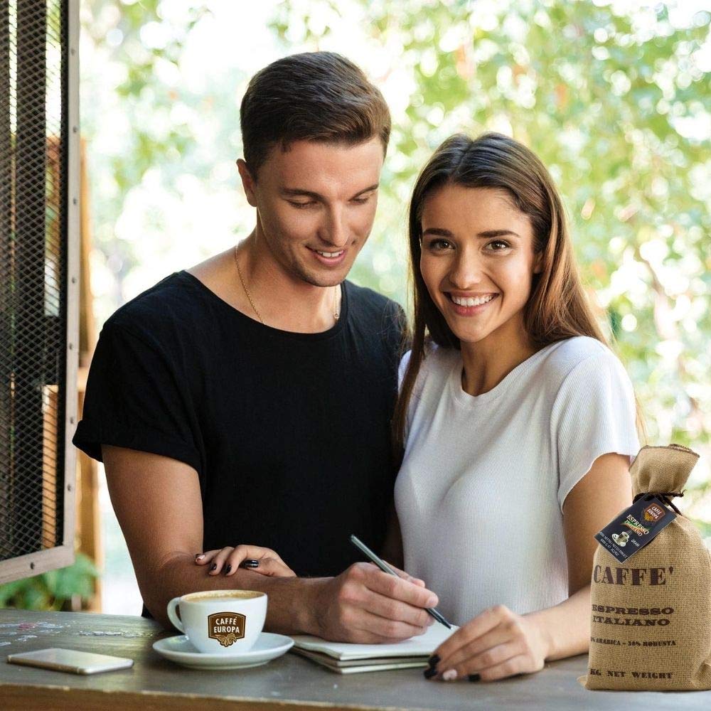 Caffè Europa – Caffè in Grani Tostatura Artigianale, Miscela Arabica, Confezionato in Sacco di Juta (1kg)