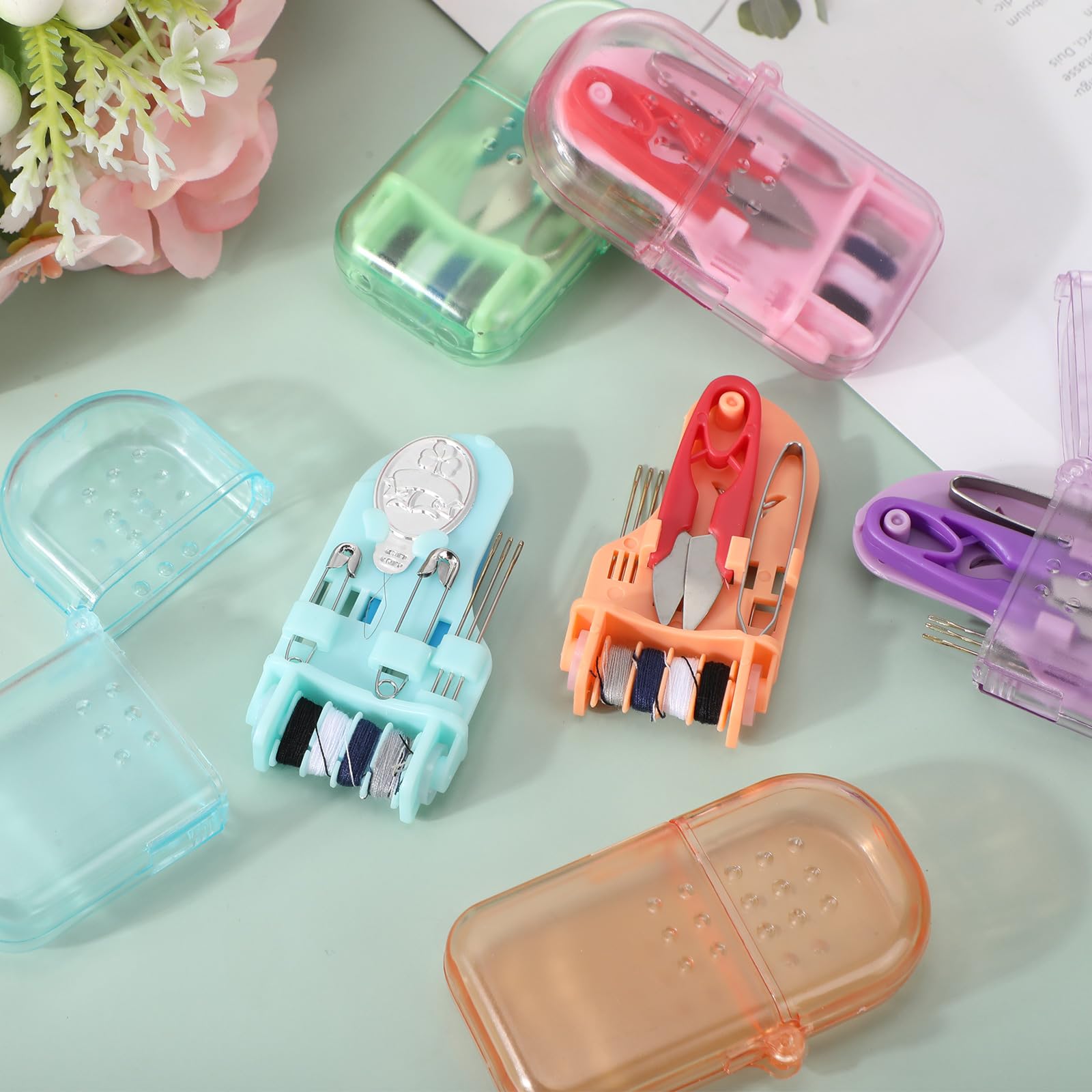 Solsew Mini kit de costura de viaje de 10 piezas, a granel, portátil, pequeño, kit de costura de emergencia, mini caja de costura para principiantes, viajeros, hoteles, caridad, sin hogar, regalo de