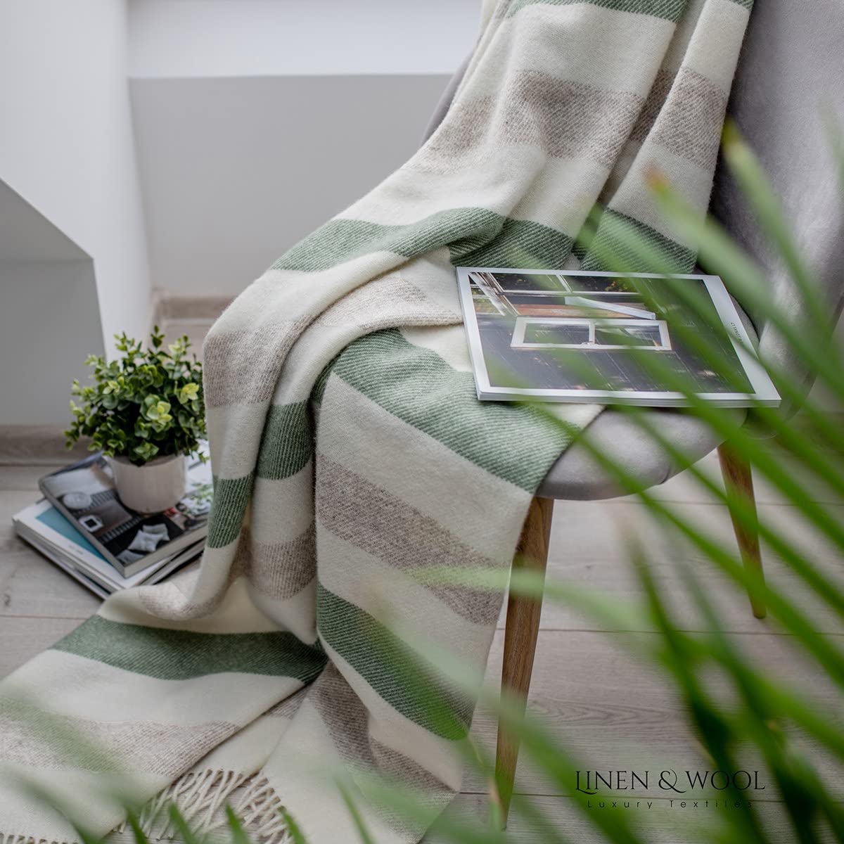 Linen & Cotton Suave y Cálida Manta de Sofa Malmo - 100% Pura Lana de Nueva Zelanda, Beige Blanco Verde (130 x 170 cm) Plaid Manta de Tiro a Rayas de Colores para Casa de Campo Sala de Estar Viaje