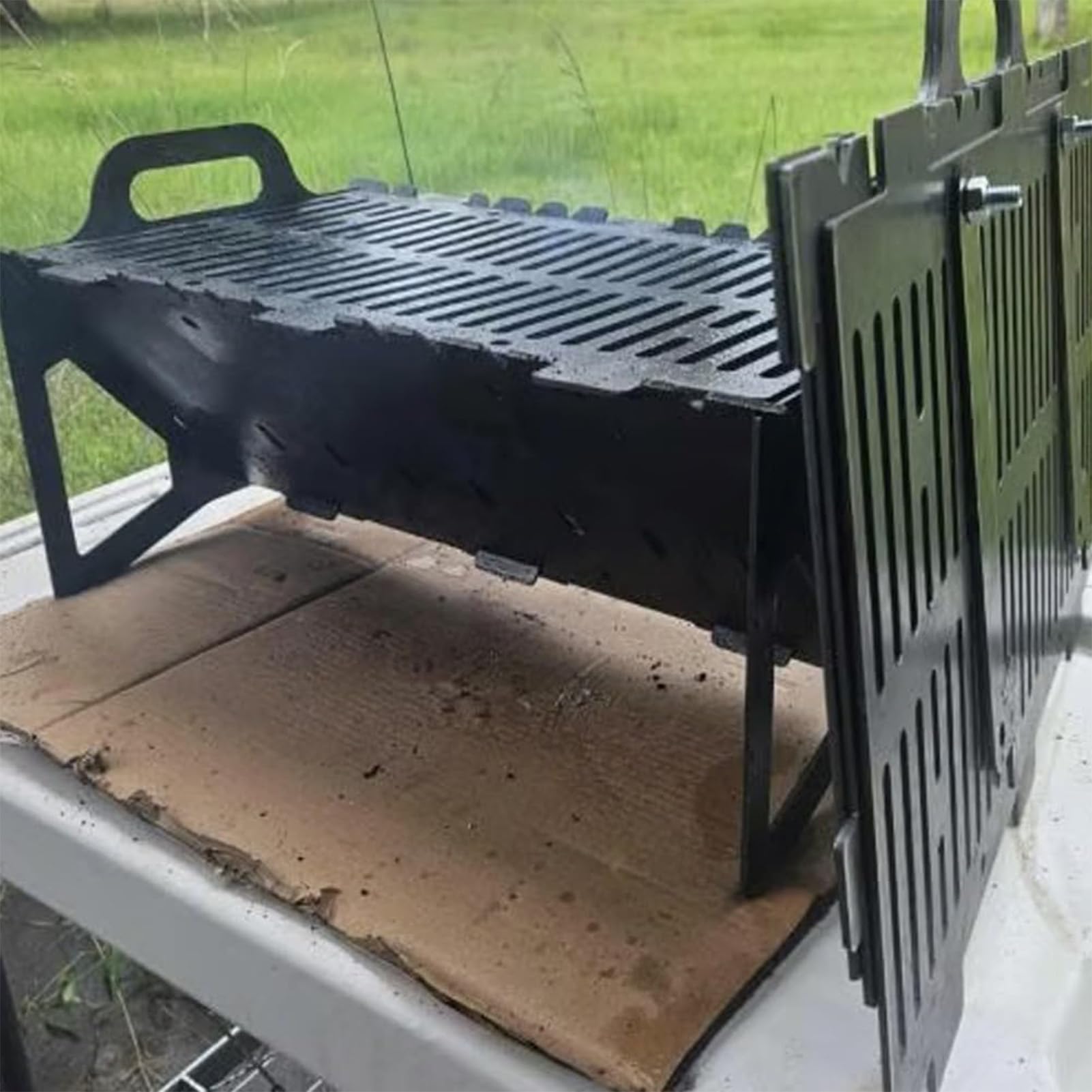Barbecue pieghevole – Griglia portatile in metallo a carbone per campeggio