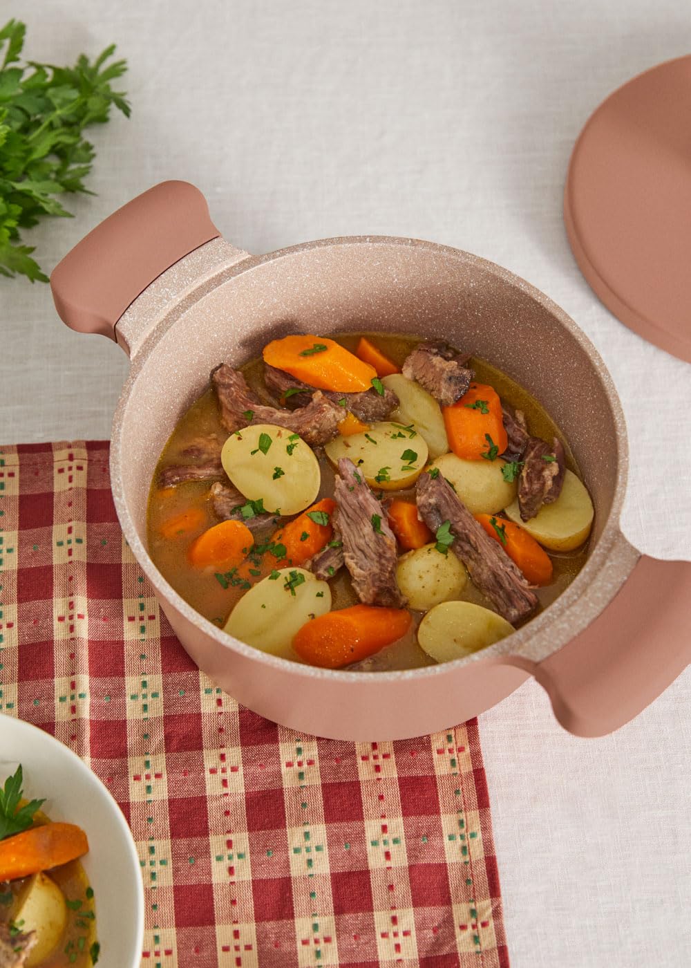 CREATE/POT STUDIO/Olla de aluminio de Ø24cm con revestimiento cerámico moca/Antiadherente, apta para todo tipo de cocinas, resistente y duradera, fácil de limpiar, libre de PFOA