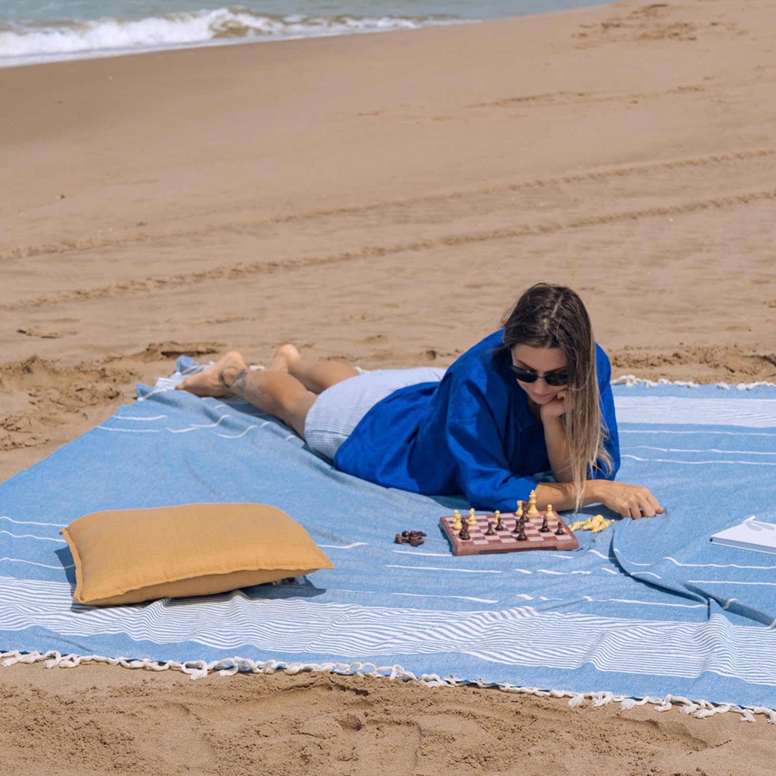MOMOMUS Fouta Telo Mare Grande in Cotone con Frange e Senza Sabbia - Telo da Spiaggia Antisabbia XXL - Ideale como Arazzo/Pareo/Telo Picnic o Blanket per Prato - Blu, 210x240 cm
