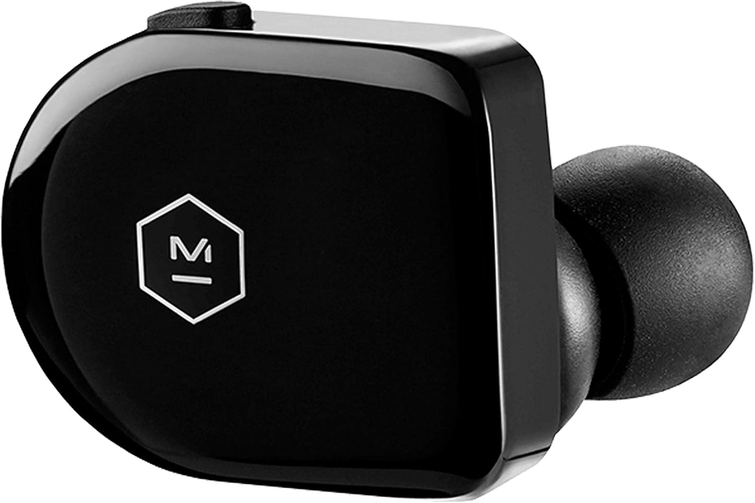 A single Master & Dynamic MW07 earbud in piano black, showcasing reka bentuknya yang anggun.