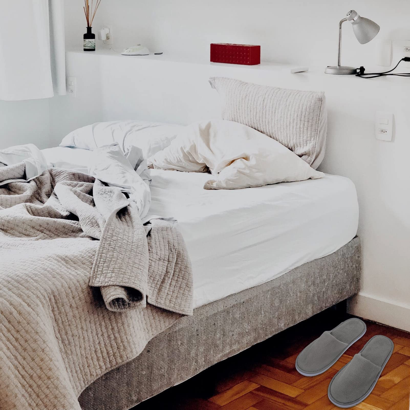 Artibetter 6 Paia di Pantofole Usa E Getta Antiscivolo Pantofole Spa Usa E Getta Pantofole da Casa Usa E Getta Pantofole in Pile Corallo Punta Chiusa per Hotel Casa Uso Degli Ospiti