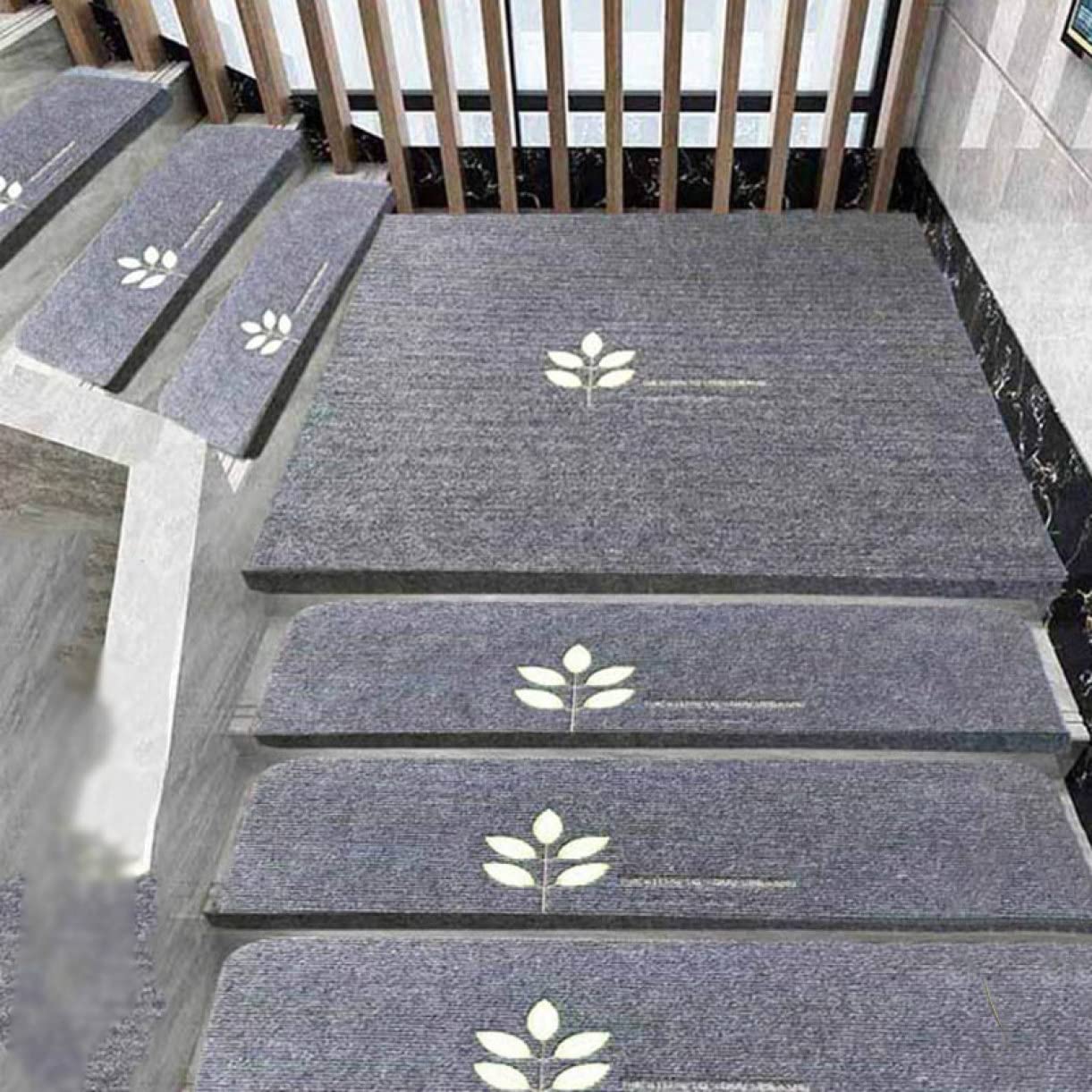 Amazon｜階段マット おしゃれ 吸着式 階段クッション 98X22CM*5 転落