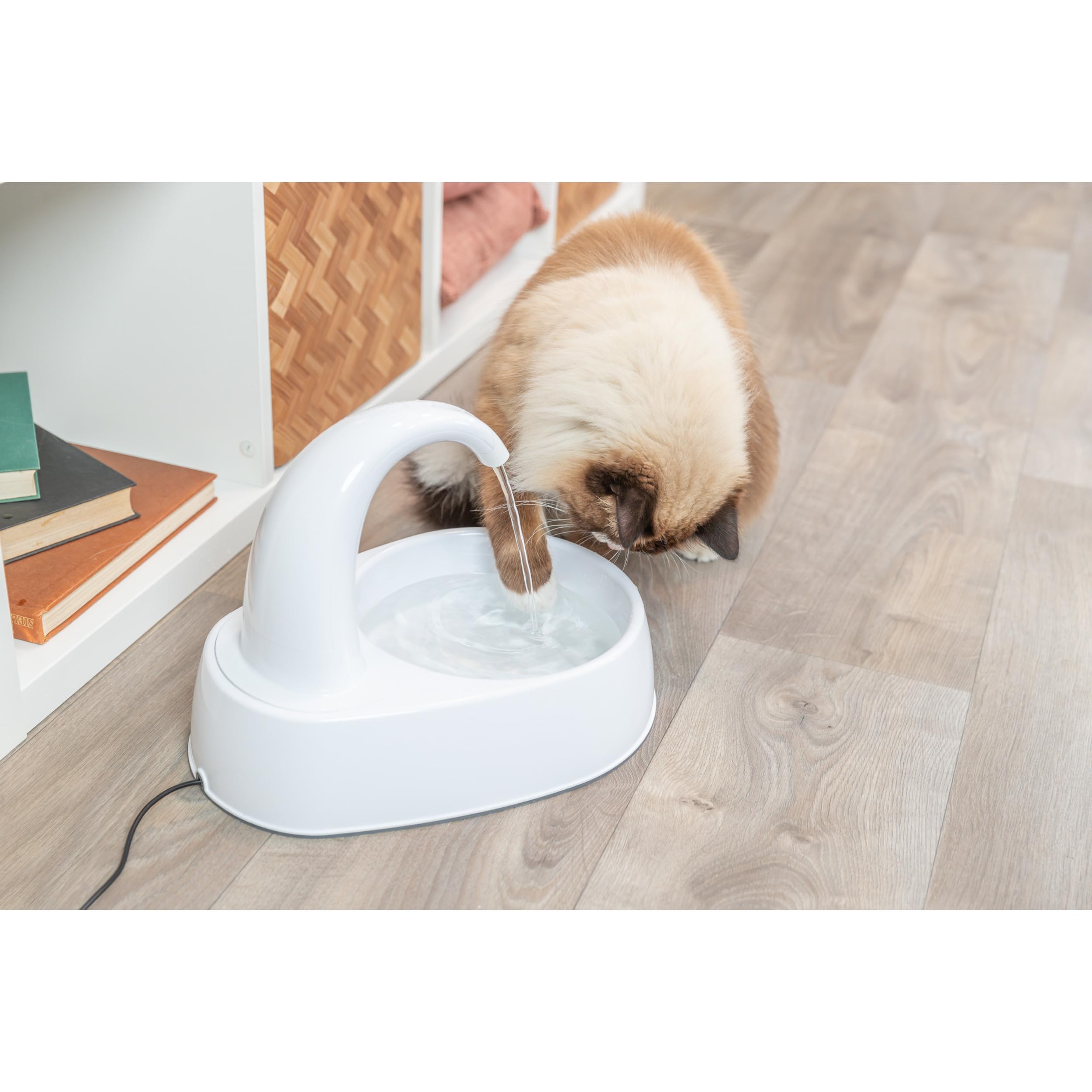 TRIXIE Trinkbrunnen Curved Stream, Kunststoff, 2,5 l/25 × 24,5 × 35 cm, weiß